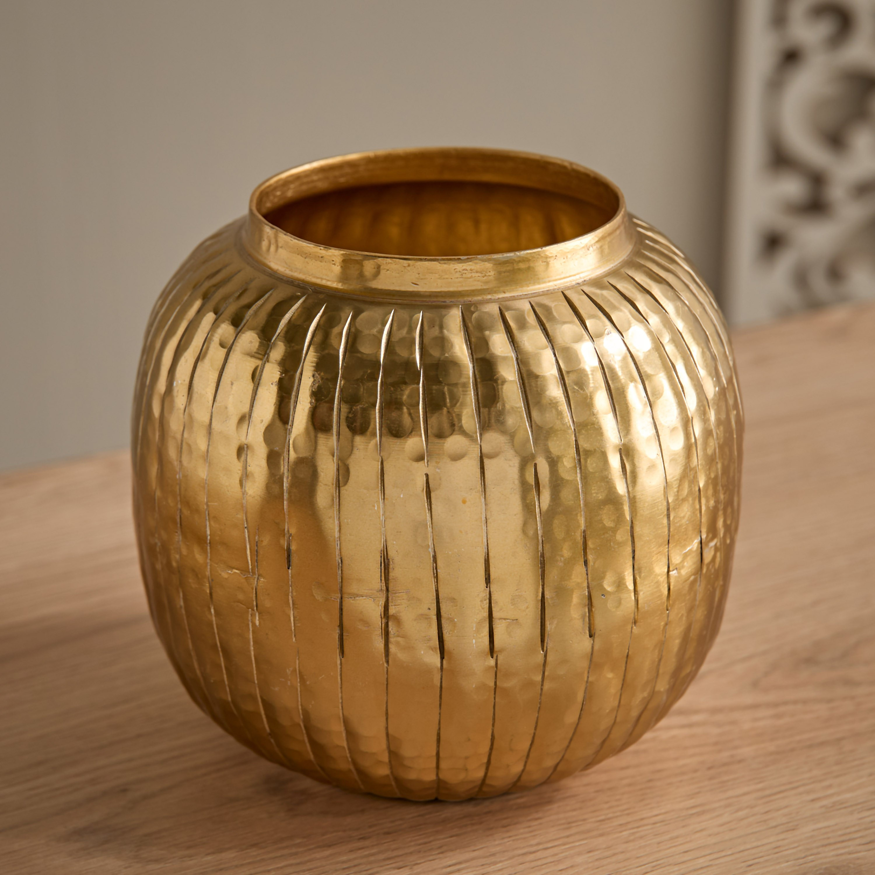Ausie Aluminium Ribbed Vase - 17.5x17.5x17 cm-hbxbedroom-decorandaccessories-vases-image-2