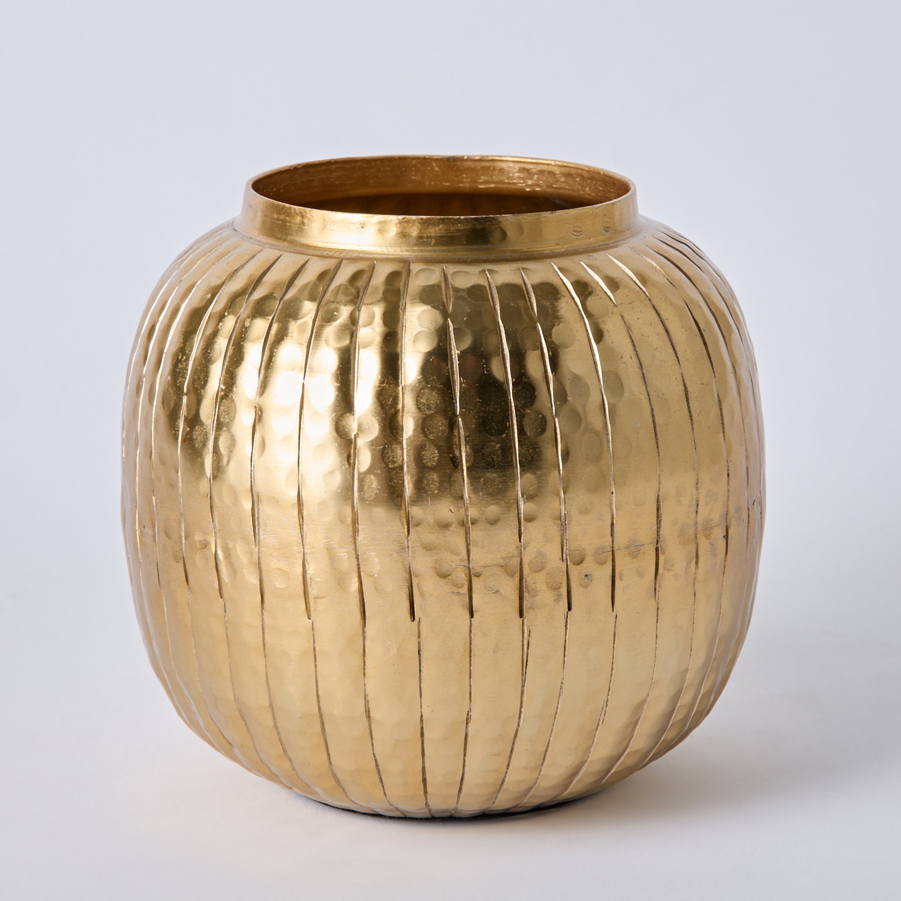 Ausie Aluminium Ribbed Vase - 17.5x17.5x17 cm-hbxbedroom-decorandaccessories-vases-image-5