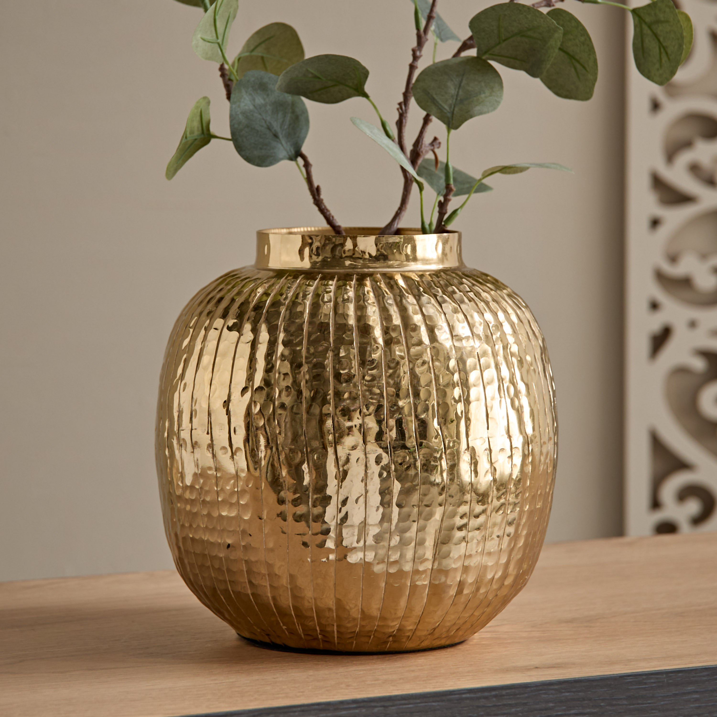 مزهرية ألومنيوم مضلعة من أوزي - 21x21x21.5 سم-hbxbedroom-decorandaccessories-vases-image-1