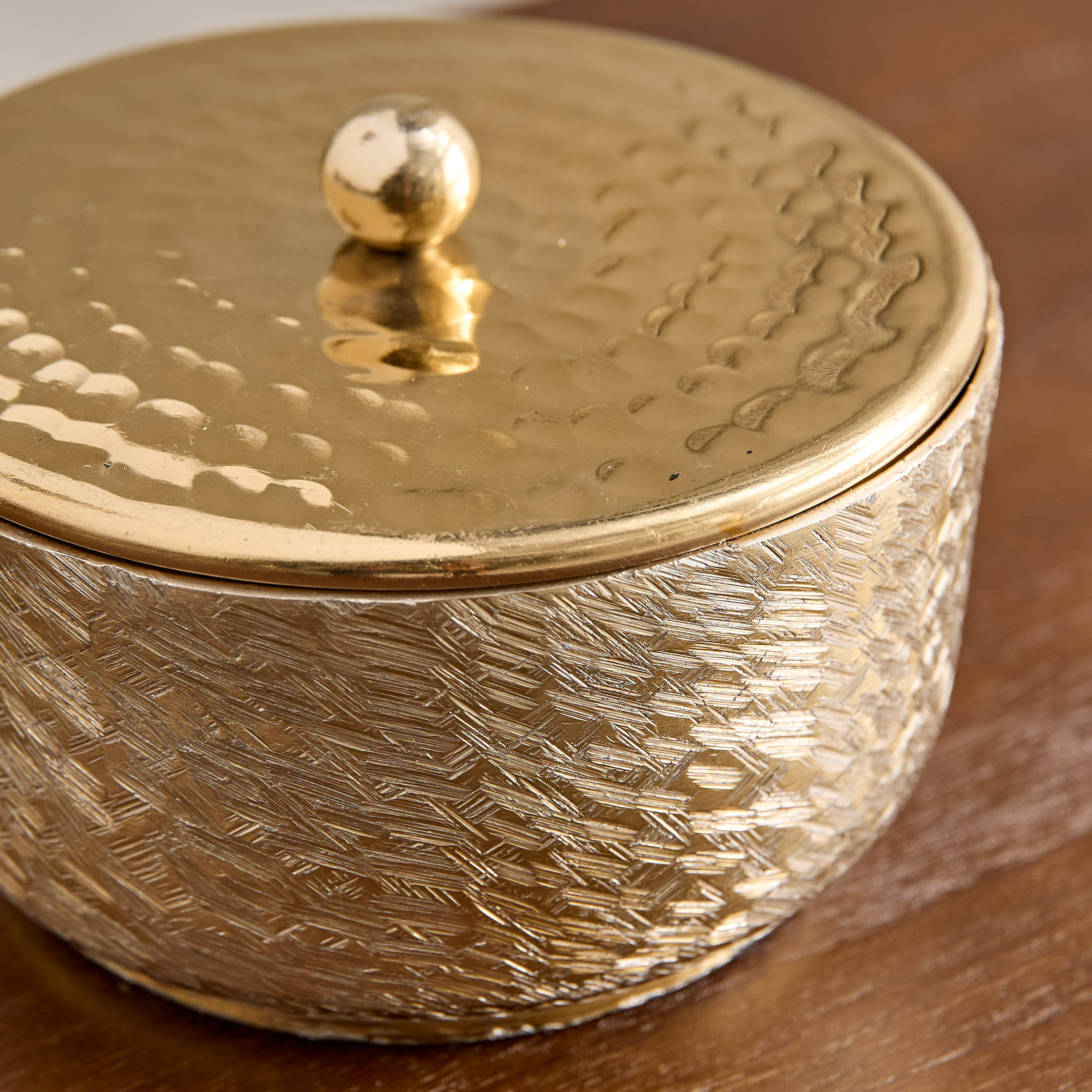 Arizona Aluminium Round Decorative Jar - 14x14x10 cm-hbxhomeware-homedecor-figurinesandornaments-image-3
