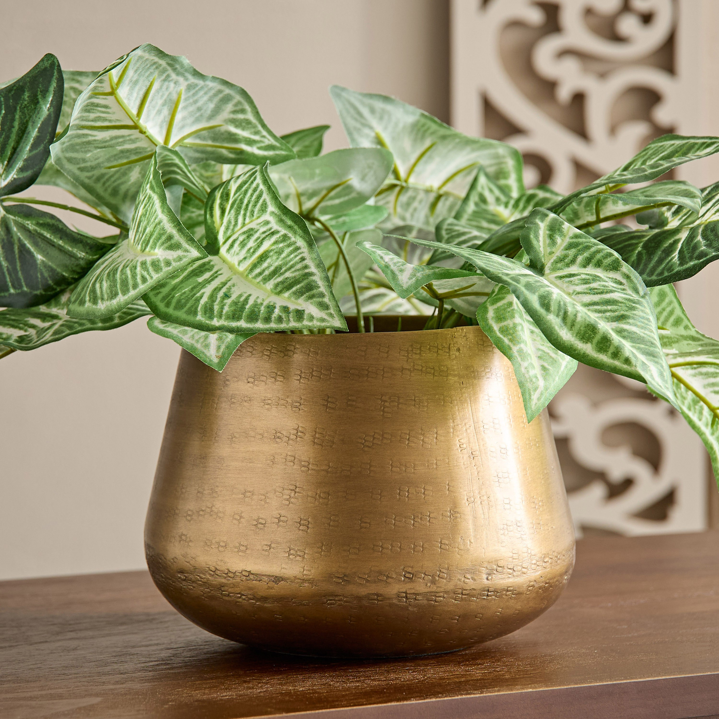 أصيص معدني مستدير مطروق من أريزونا - 19.5×19.5×14.5 سم-hbxlivingroom-decorandaccessories-plantersandurns-image-1