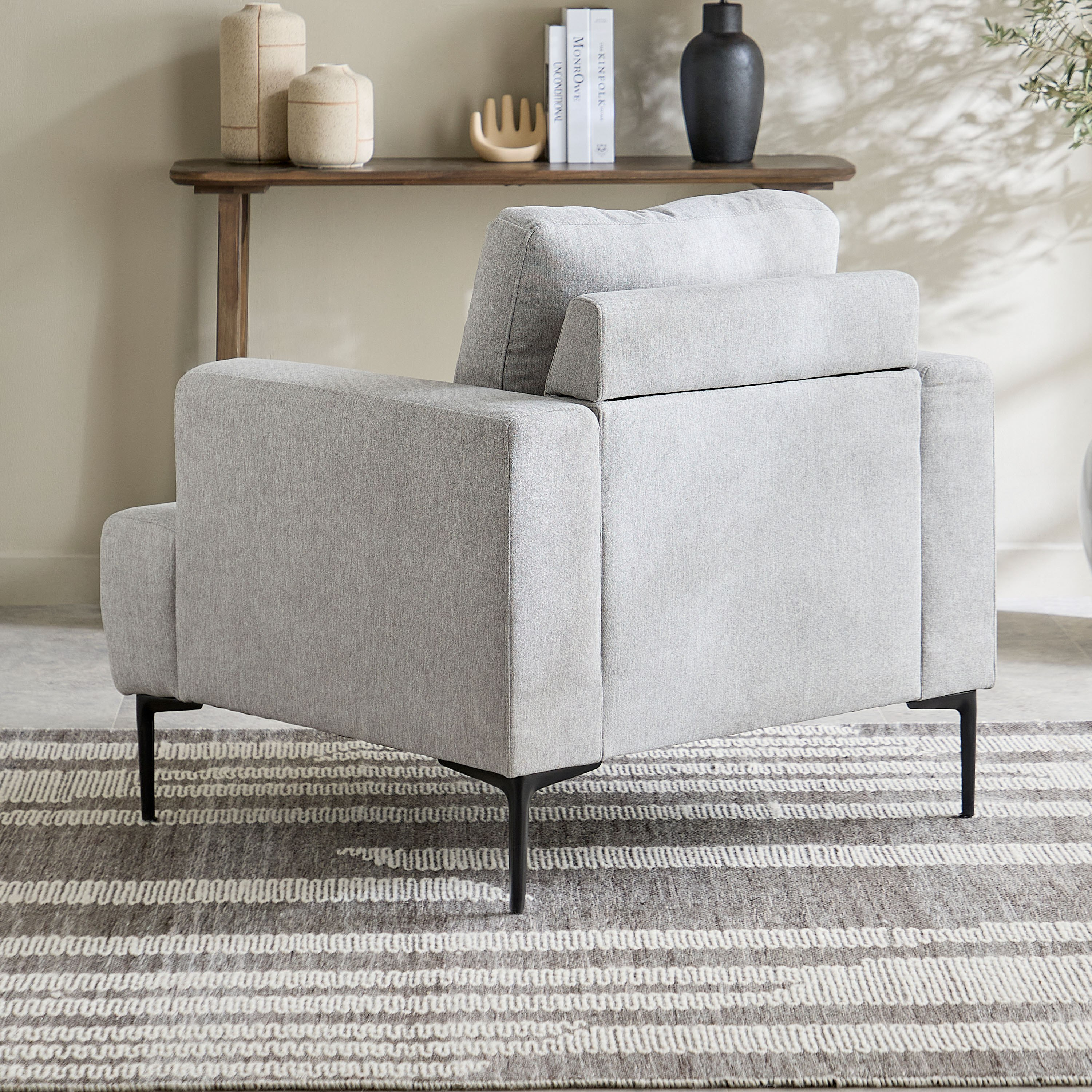 كرسي قماش بمساند ذراعين من سكوت-hbxlivingroom-sofasandarmchairs-sofas-image-3