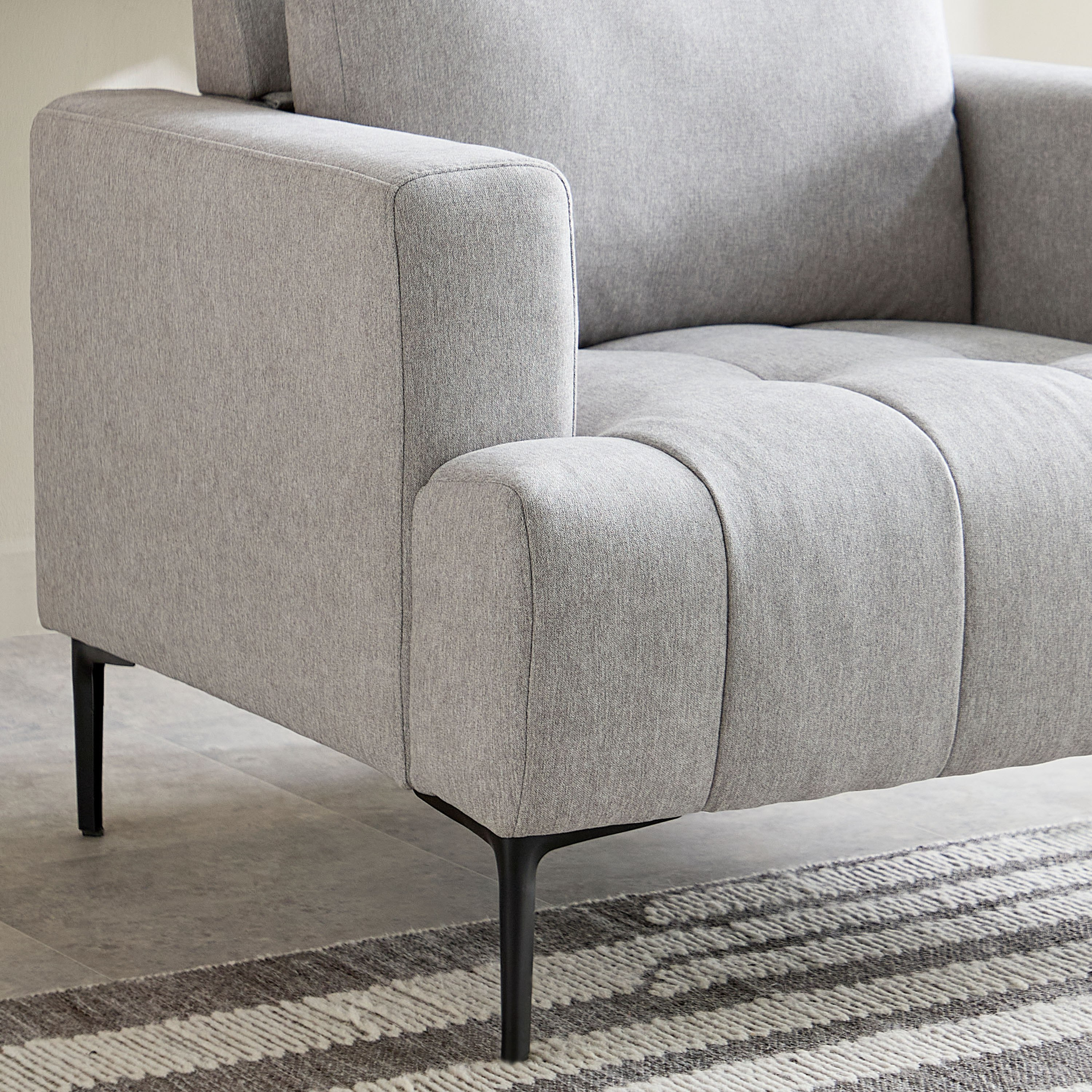 كرسي قماش بمساند ذراعين من سكوت-hbxlivingroom-sofasandarmchairs-sofas-image-5