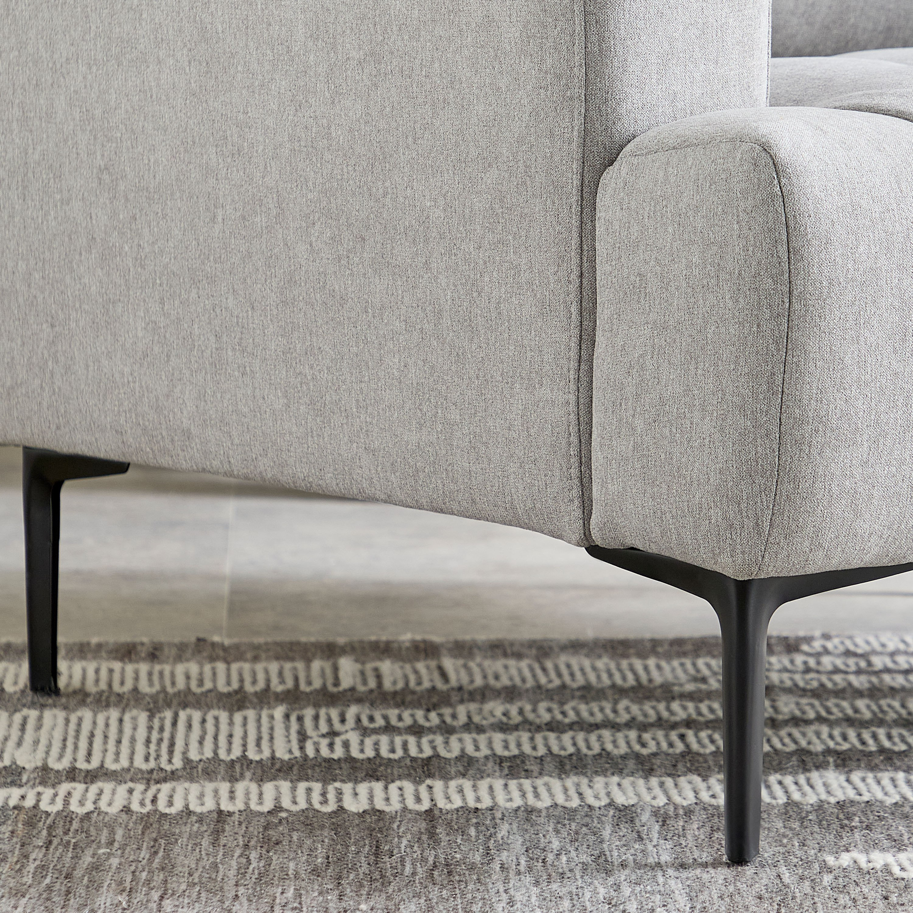 كرسي قماش بمساند ذراعين من سكوت-hbxlivingroom-sofasandarmchairs-sofas-image-7