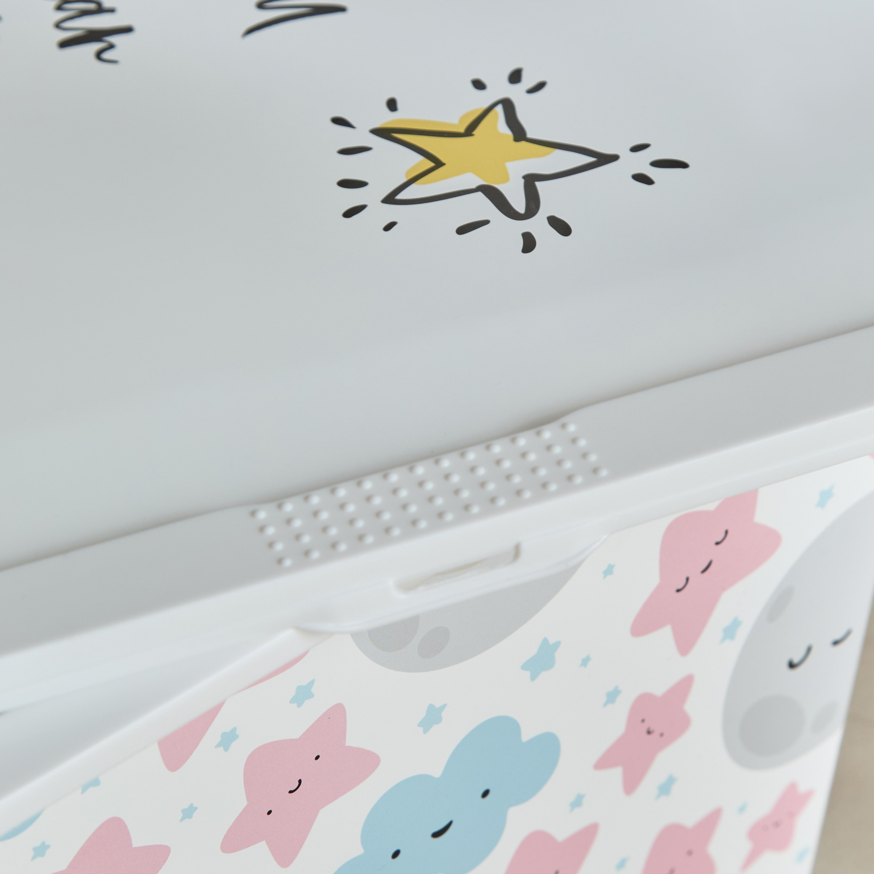 صندوق تخزين بطبعات من ادفينتشيرر - 52.5x37x31 سم-hbxkidsandyouth-bathandlaundry-bathroomaccessories-image-3
