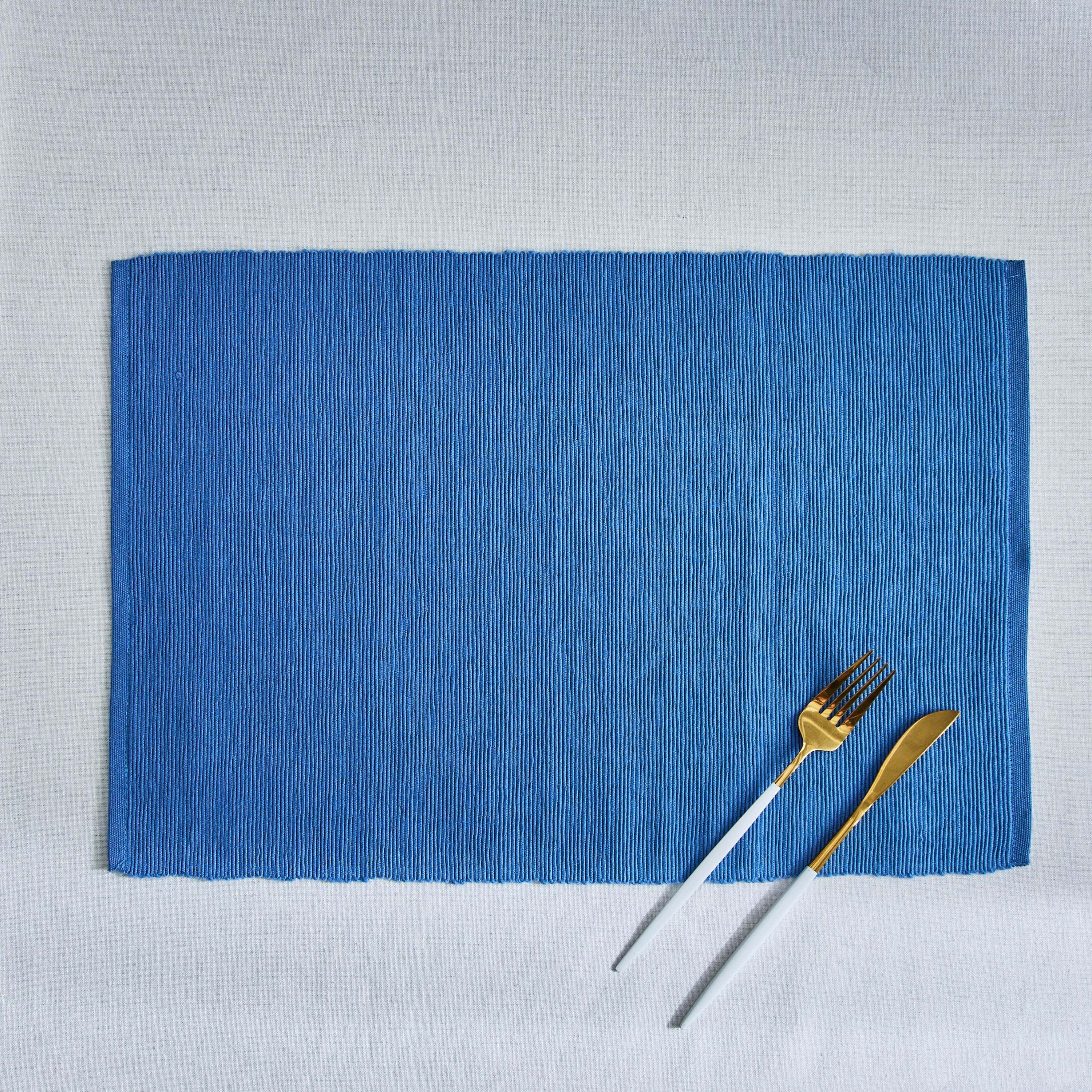 لبادة صحون مضلّعة من أتلانتا - 33x48 سم-hbxdecorandfurnishings-homefurnishings-tablelinens-image-1