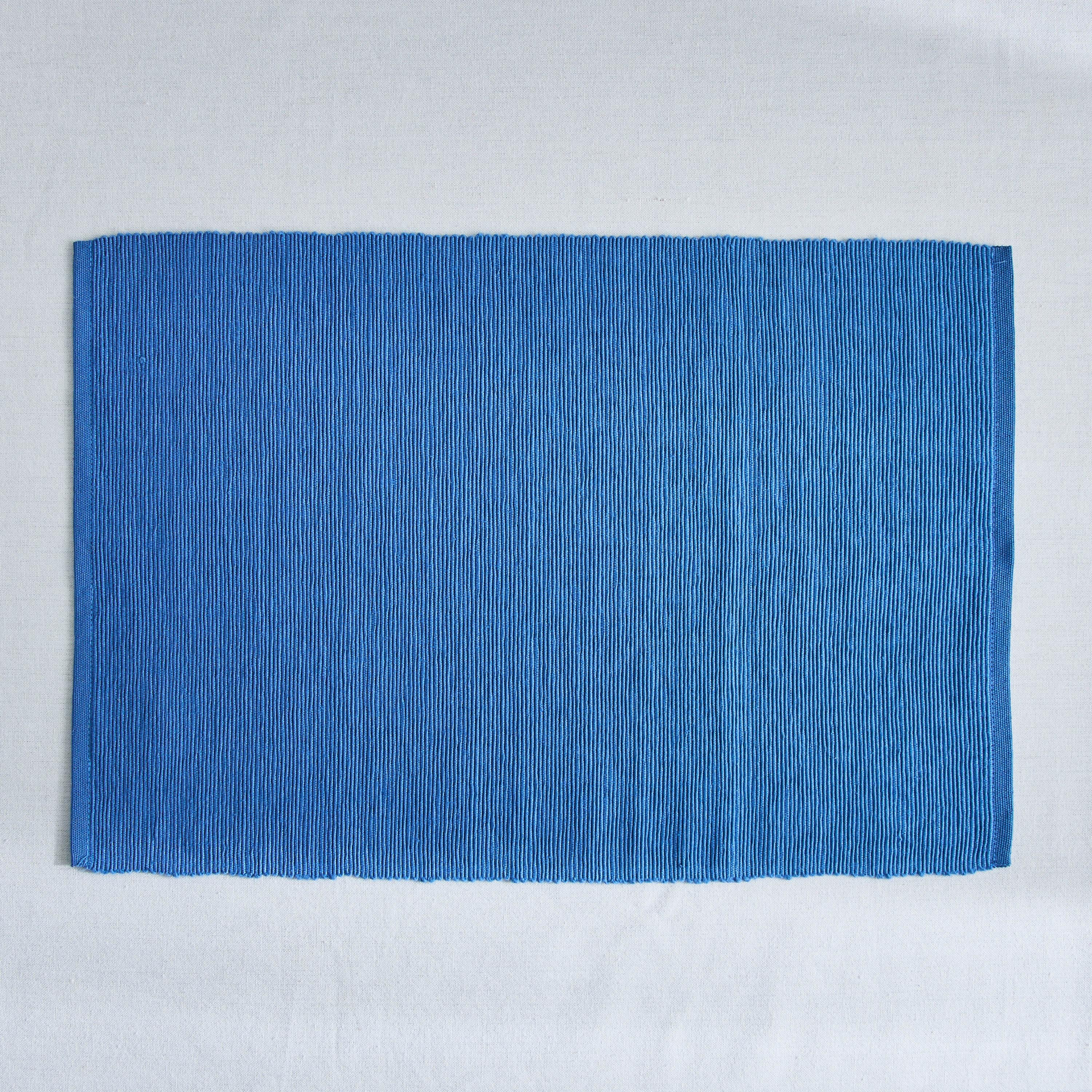 لبادة صحون مضلّعة من أتلانتا - 33x48 سم-hbxdecorandfurnishings-homefurnishings-tablelinens-image-2