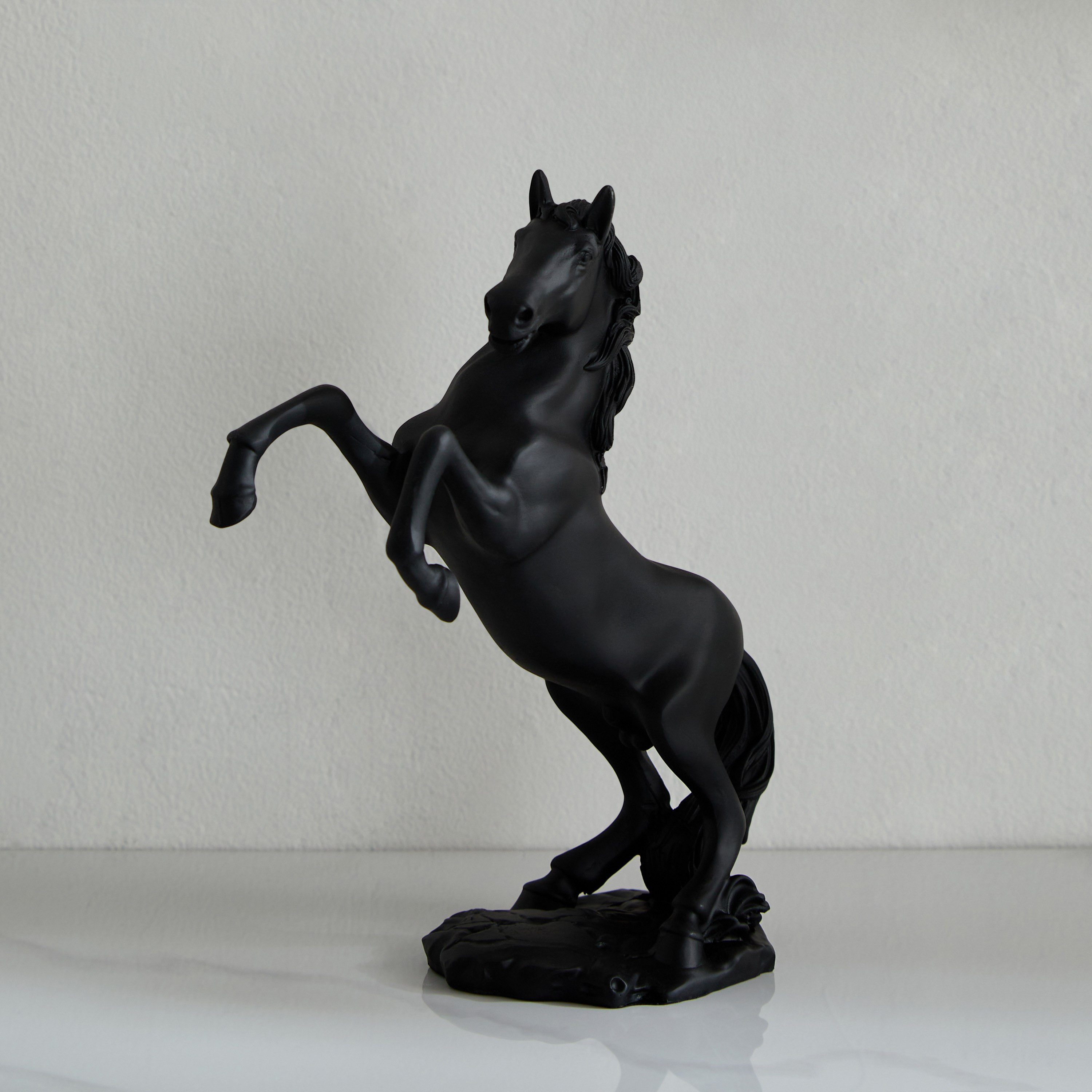 حصان قافز بوليريسين من دينما - 20x9.9x25.2 سم-hbxhomeware-homedecor-figurinesandornaments-image-1
