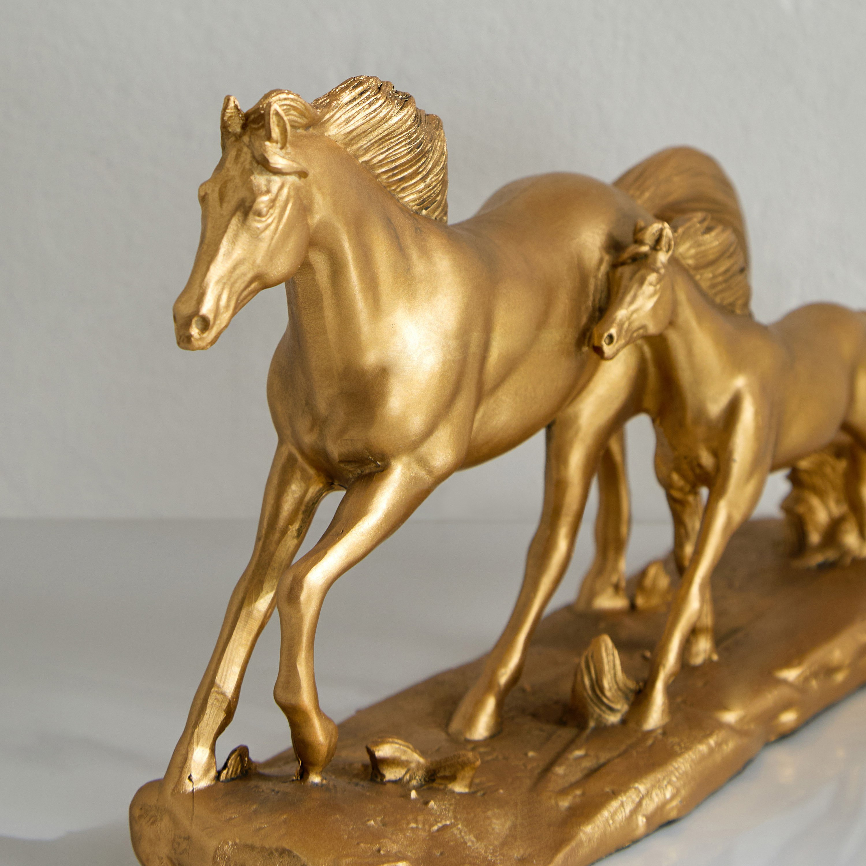 تمثال أحصنة لأم وطفلها بوليريسين من دينما - 27.3x8x16.3 سم-hbxhomeware-homedecor-figurinesandornaments-image-3
