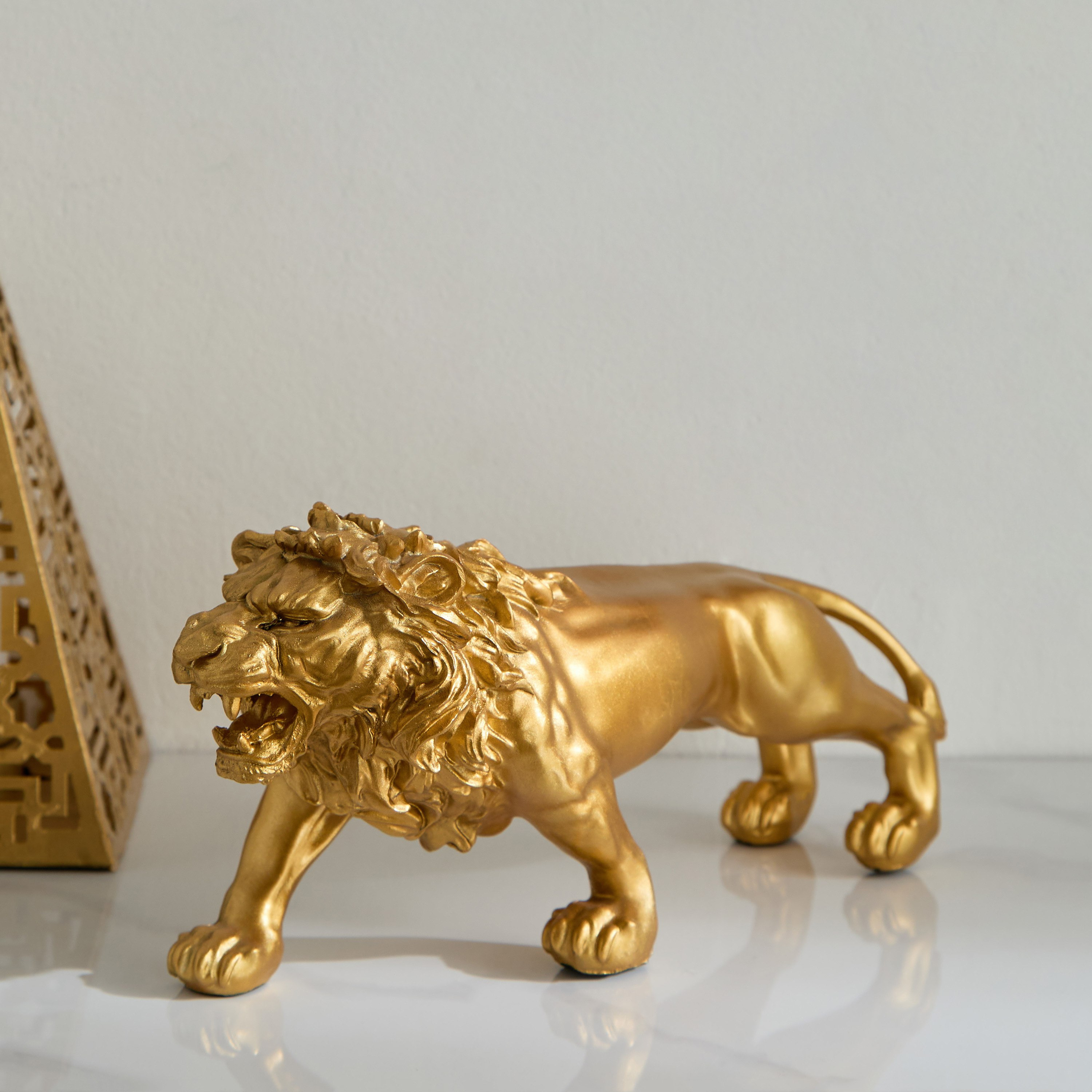 تمثال أسد بولي ريسين من دينما - 32.5x11.2x15 سم-hbxhomeware-homedecor-figurinesandornaments-image-1