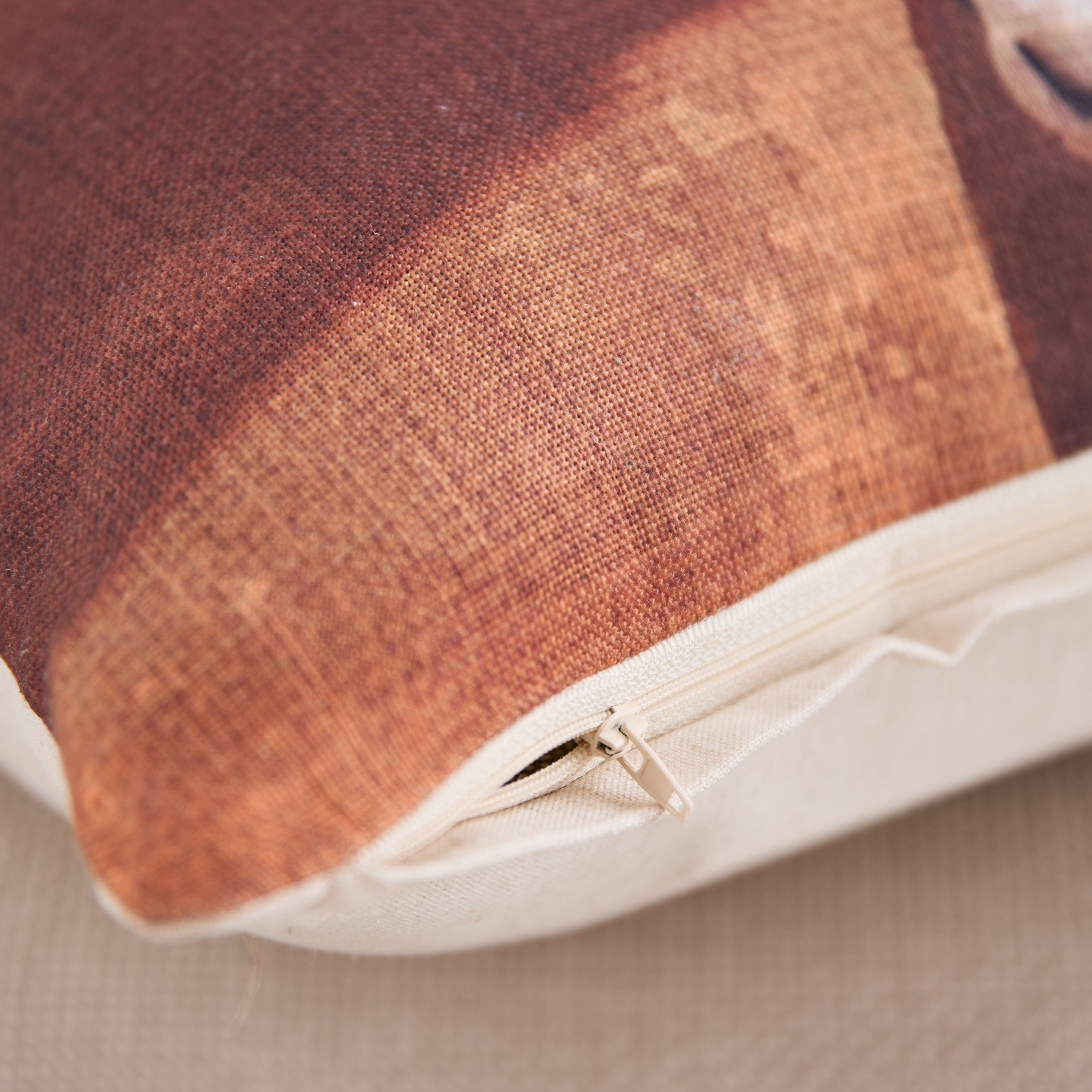 غطاء وسادة بطبعات رقمية للمها من ديزيرت لايف - 45×45 سم-hbxhomeware-cushionsandcovers-cushioncovers-image-2