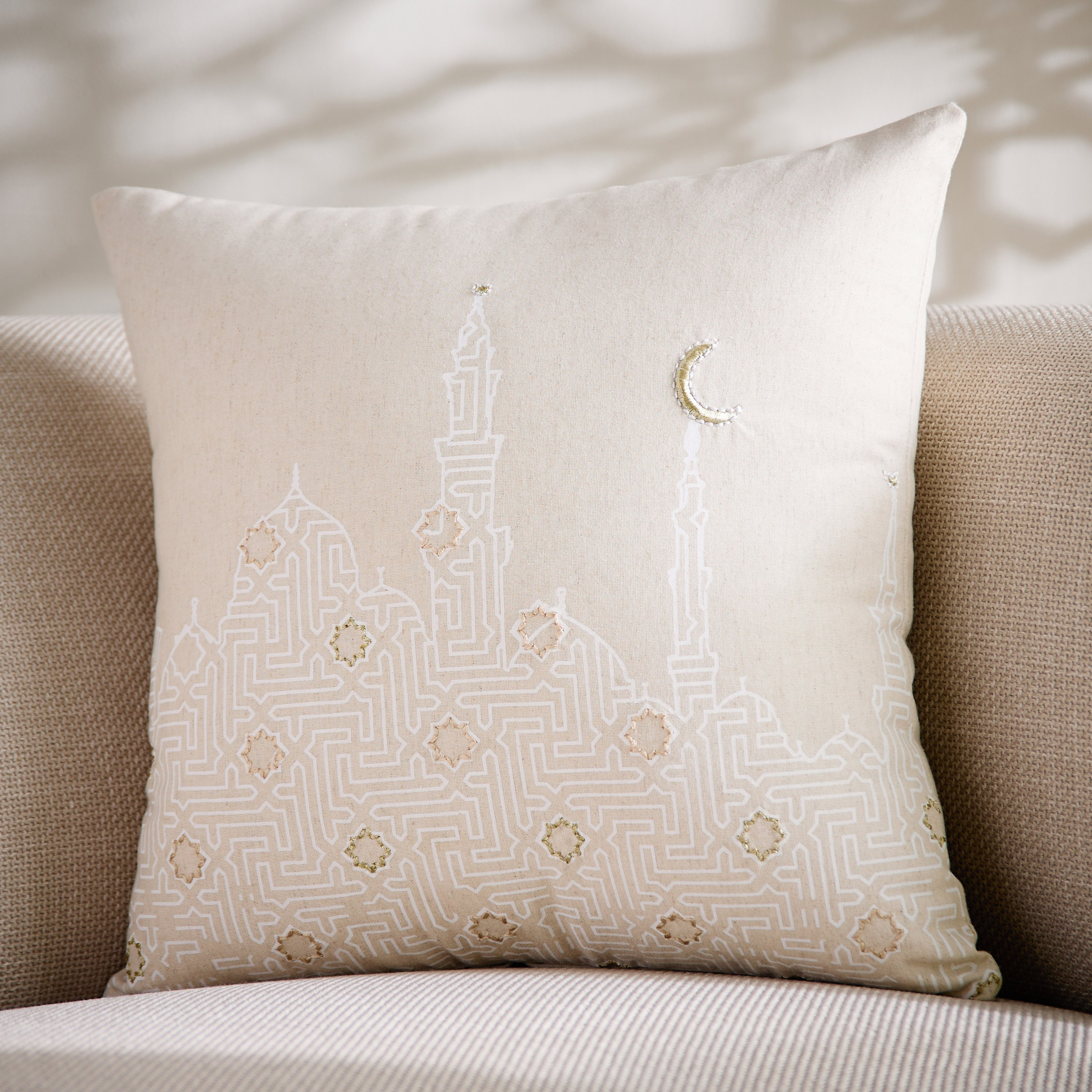 وسادة محشوة بطبعات خادي من سكاي لاين ميراج - 45×45 سم-hbxlivingroom-furnishings-cushionsandcovers-filledcushions-image-1