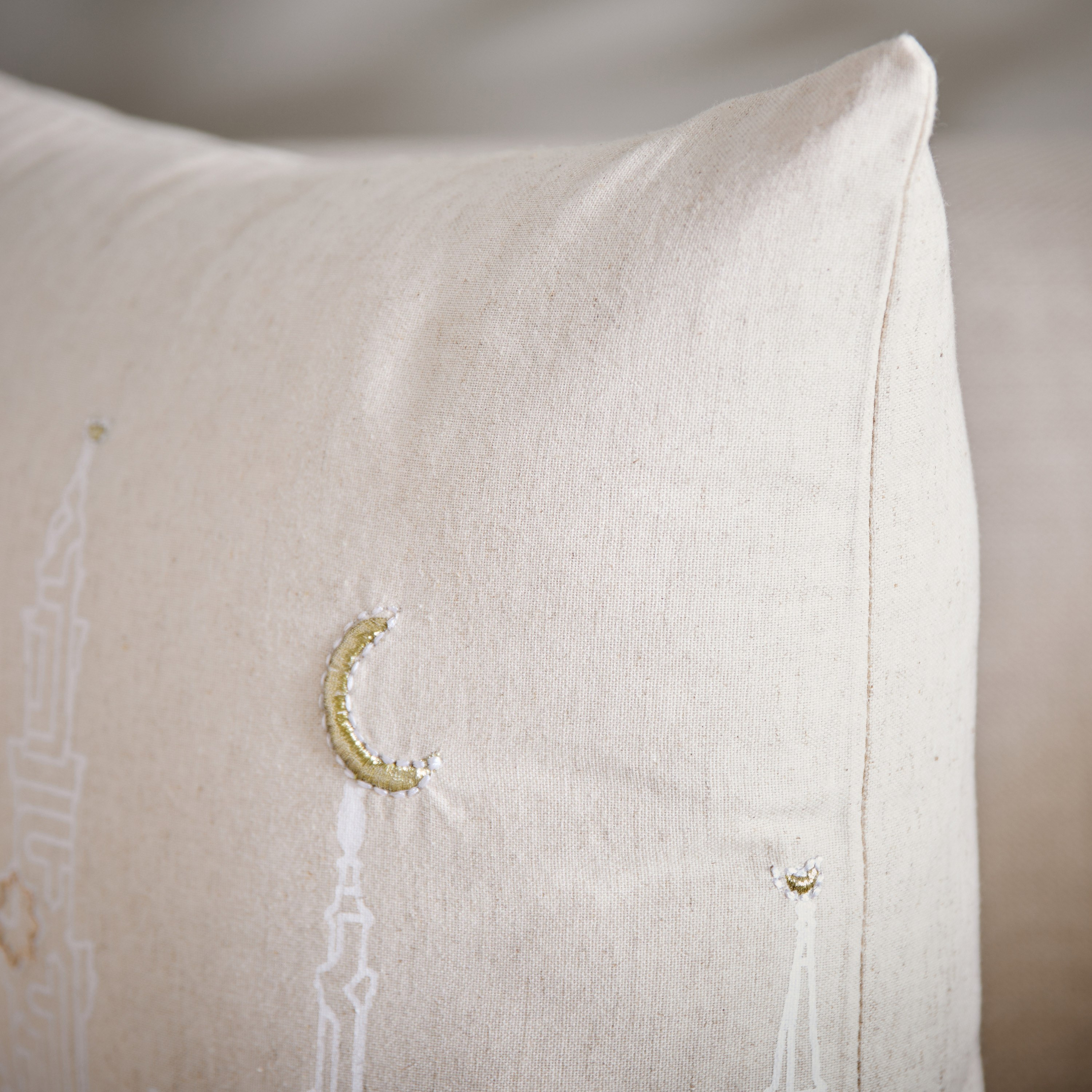 وسادة محشوة بطبعات خادي من سكاي لاين ميراج - 45×45 سم-hbxlivingroom-furnishings-cushionsandcovers-filledcushions-image-2