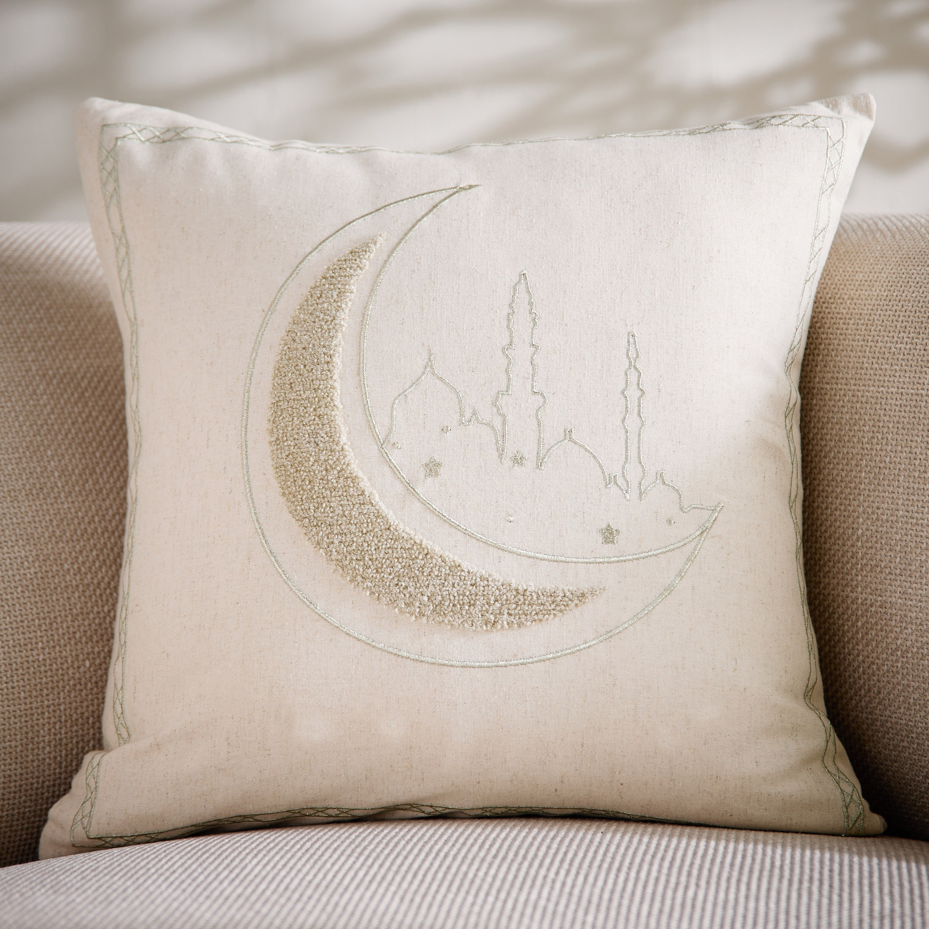 وسادة محشوّة بتطريز قمر ونجوم من سكاي لاين ميراج - 45x45 سم-hbxlivingroom-furnishings-cushionsandcovers-filledcushions-image-1