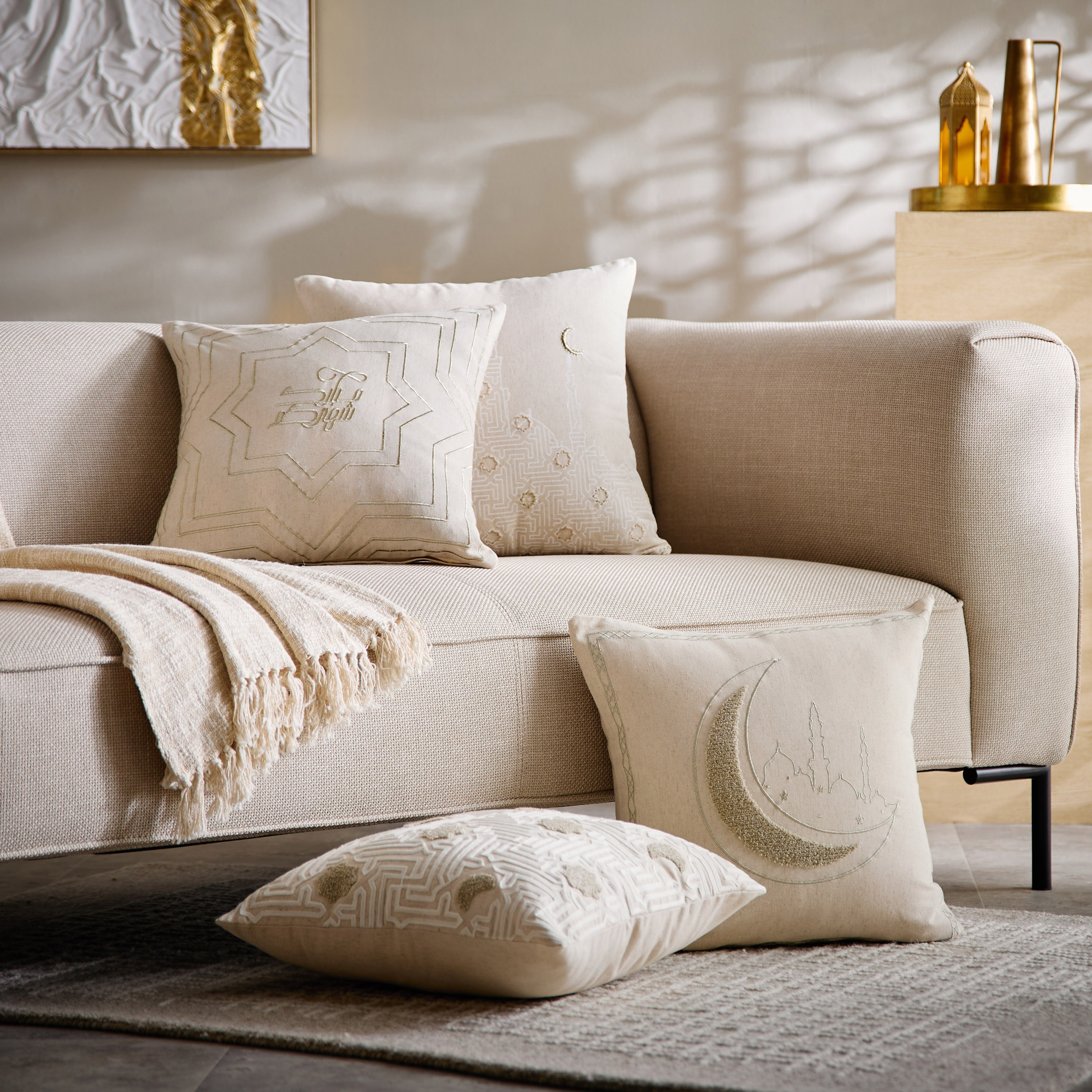 وسادة محشوّة بتطريز قمر ونجوم من سكاي لاين ميراج - 45x45 سم-hbxlivingroom-furnishings-cushionsandcovers-filledcushions-image-4
