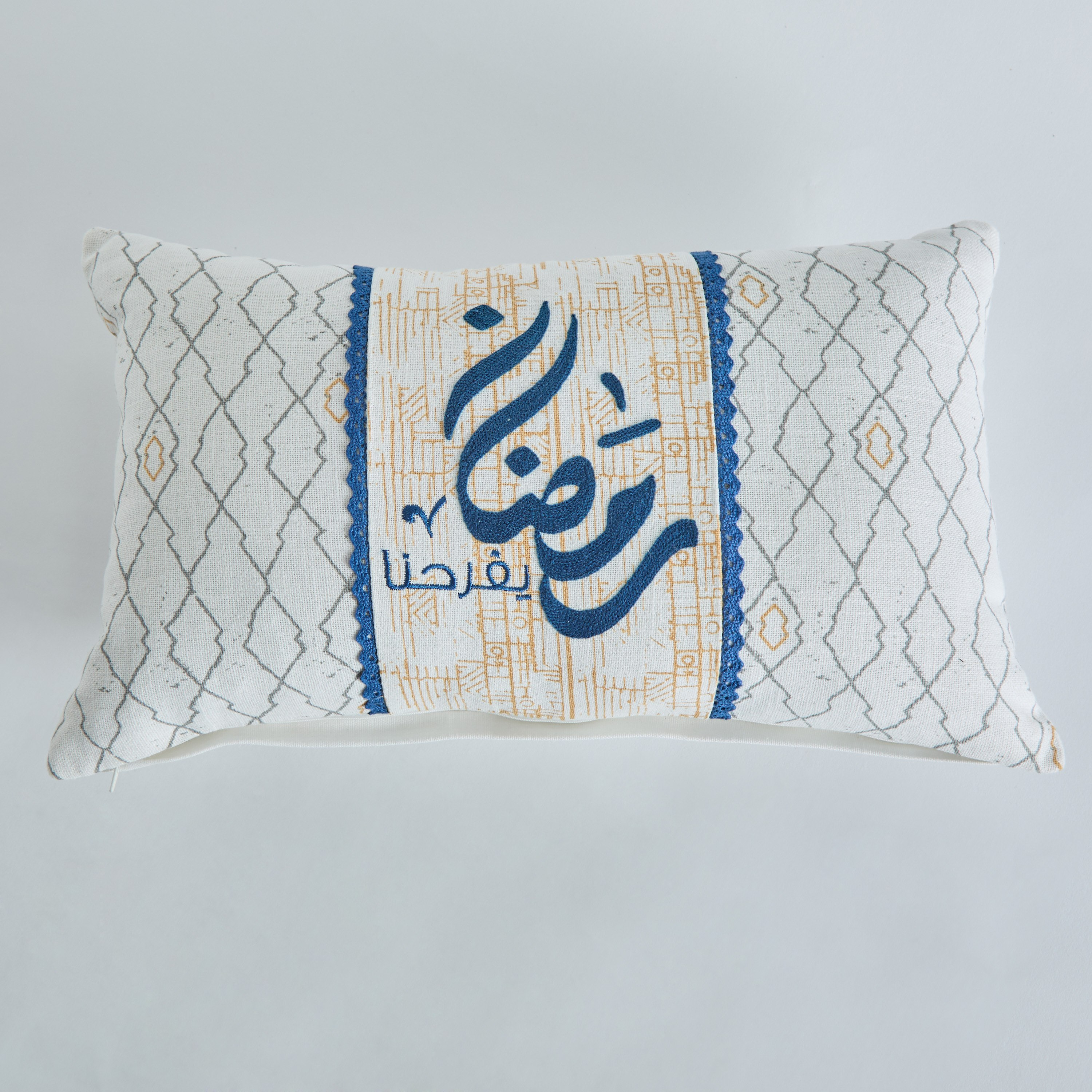 وسادة محشوة بنقوش رمضان كريم من نوماديك لوكس - 30×50 سم-hbxlivingroom-furnishings-cushionsandcovers-filledcushions-image-5