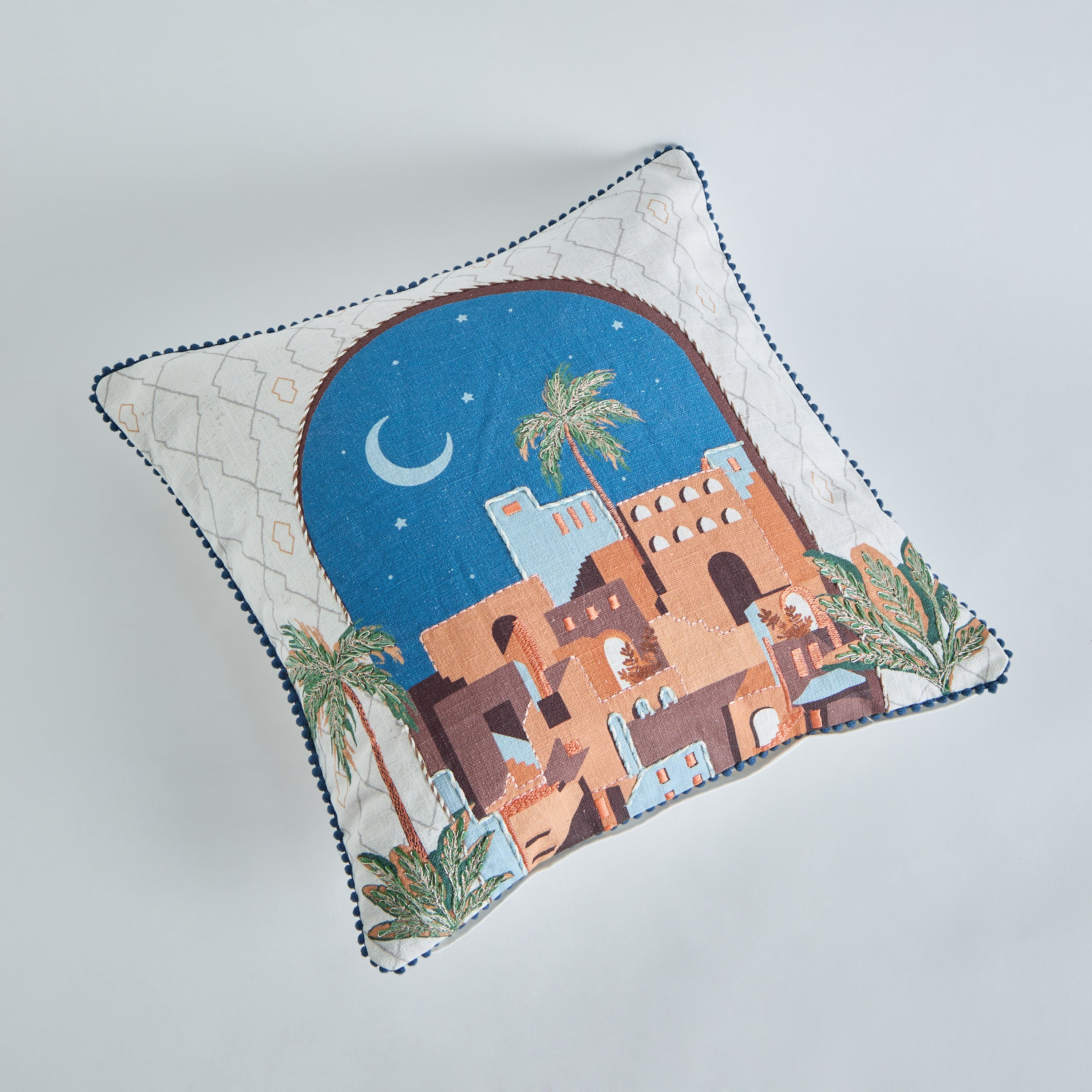 وسادة محشوة بنقوش مناظر المدينة من نوماديك لوكس - 45x45 سم-hbxlivingroom-furnishings-cushionsandcovers-filledcushions-image-5