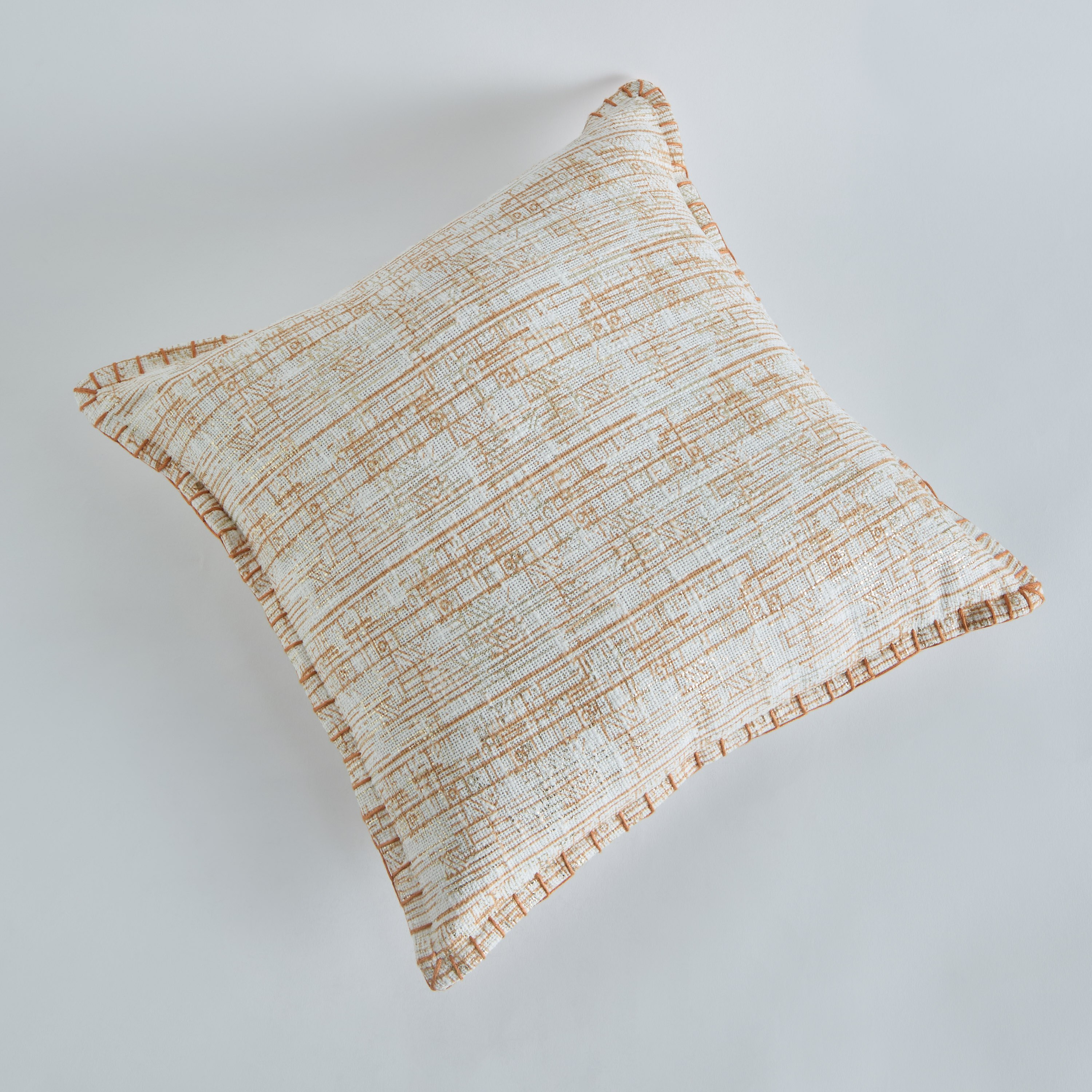 وسادة محشوة مزينة بغرزة بطانية من نوماديك لوكس - 45×45 سم-hbxlivingroom-furnishings-cushionsandcovers-filledcushions-image-5