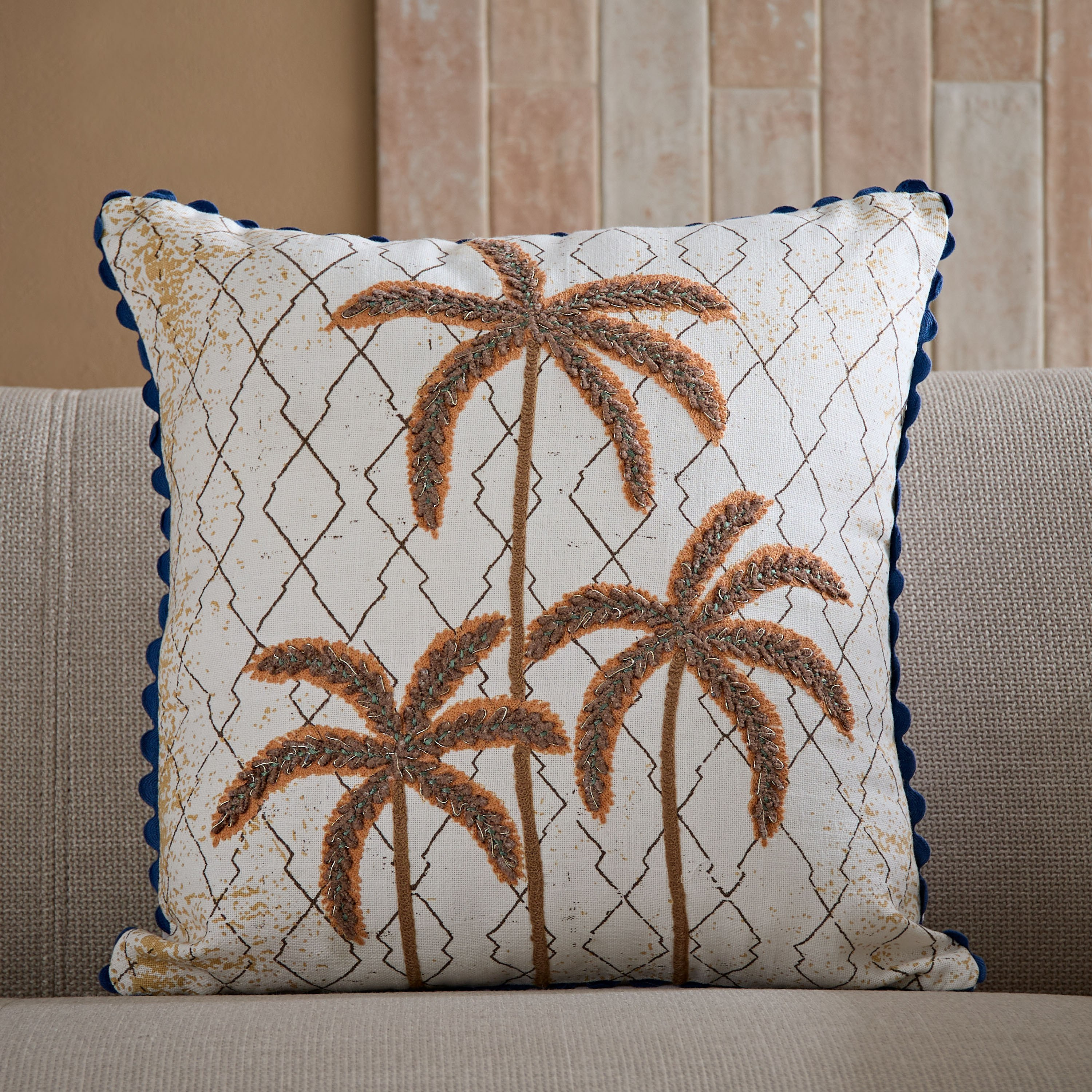 وسادة محشوة بنقوش شجر النخيل من نوماديك لوكس - 45x45 سم-hbxlivingroom-furnishings-cushionsandcovers-filledcushions-image-1