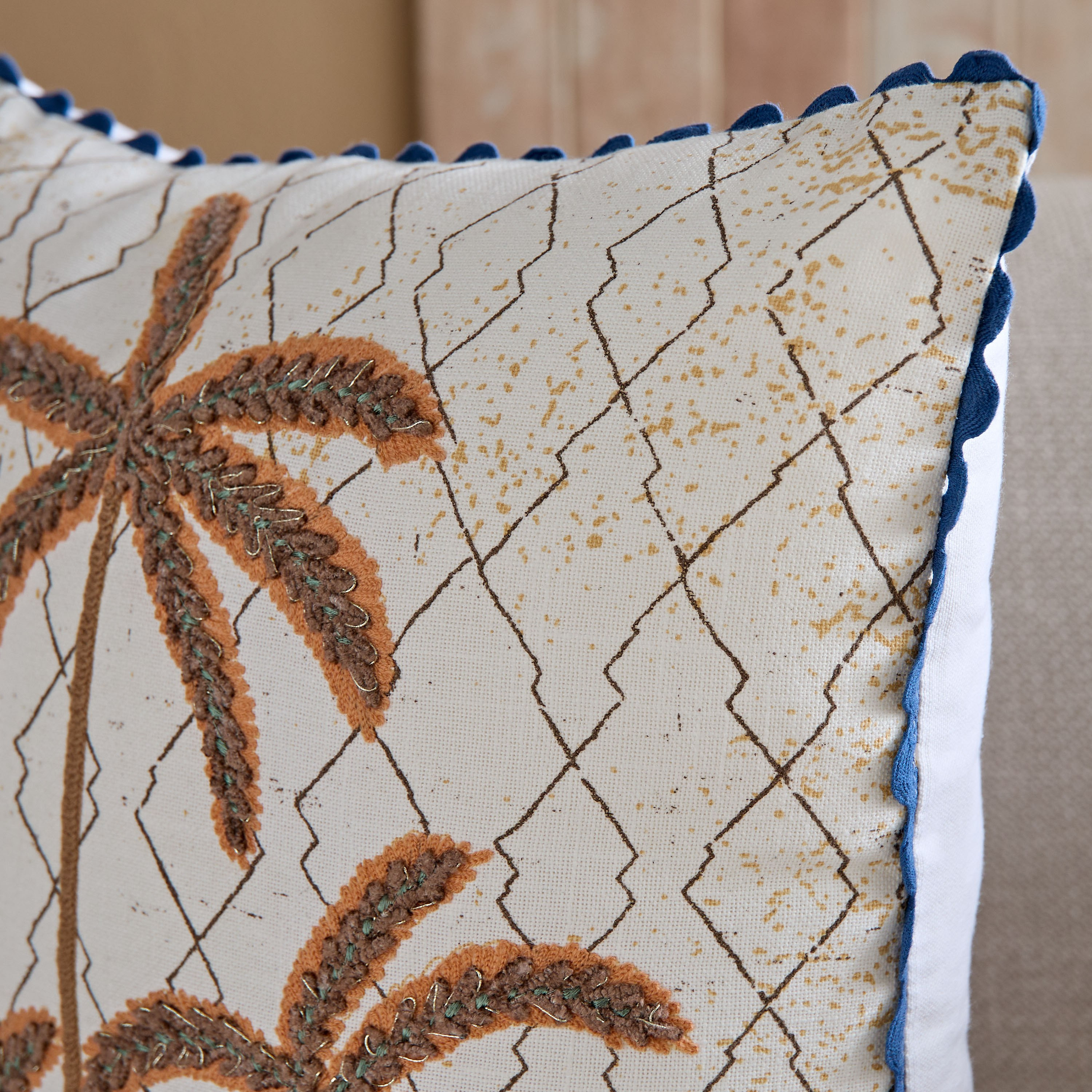 وسادة محشوة بنقوش شجر النخيل من نوماديك لوكس - 45x45 سم-hbxlivingroom-furnishings-cushionsandcovers-filledcushions-image-2