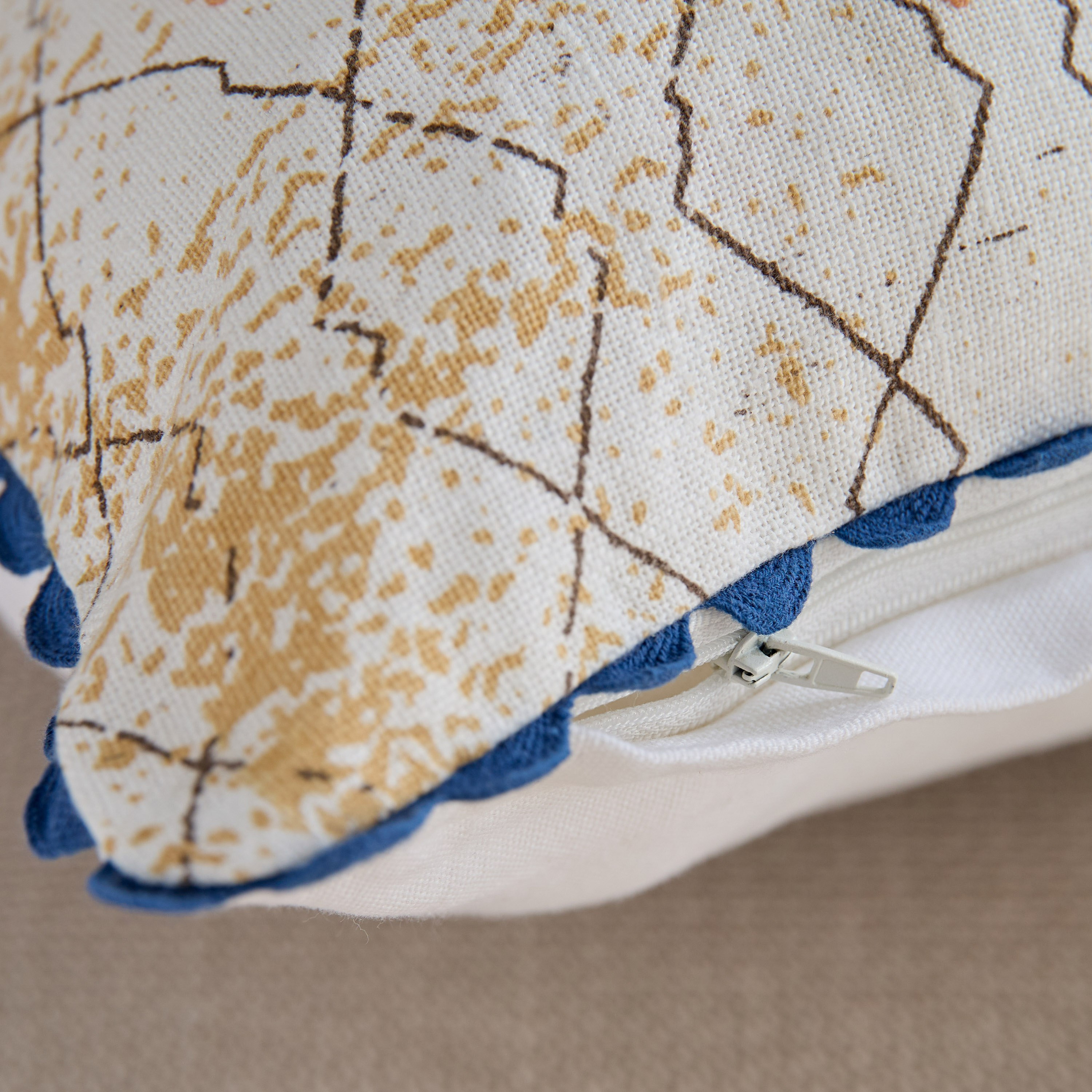 وسادة محشوة بنقوش شجر النخيل من نوماديك لوكس - 45x45 سم-hbxlivingroom-furnishings-cushionsandcovers-filledcushions-image-3