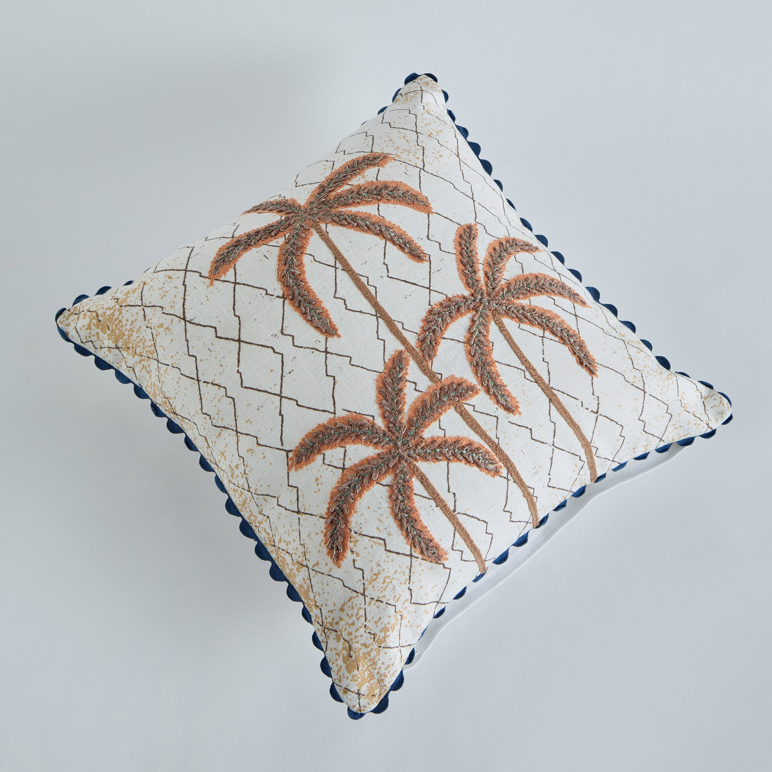 وسادة محشوة بنقوش شجر النخيل من نوماديك لوكس - 45x45 سم-hbxlivingroom-furnishings-cushionsandcovers-filledcushions-image-5