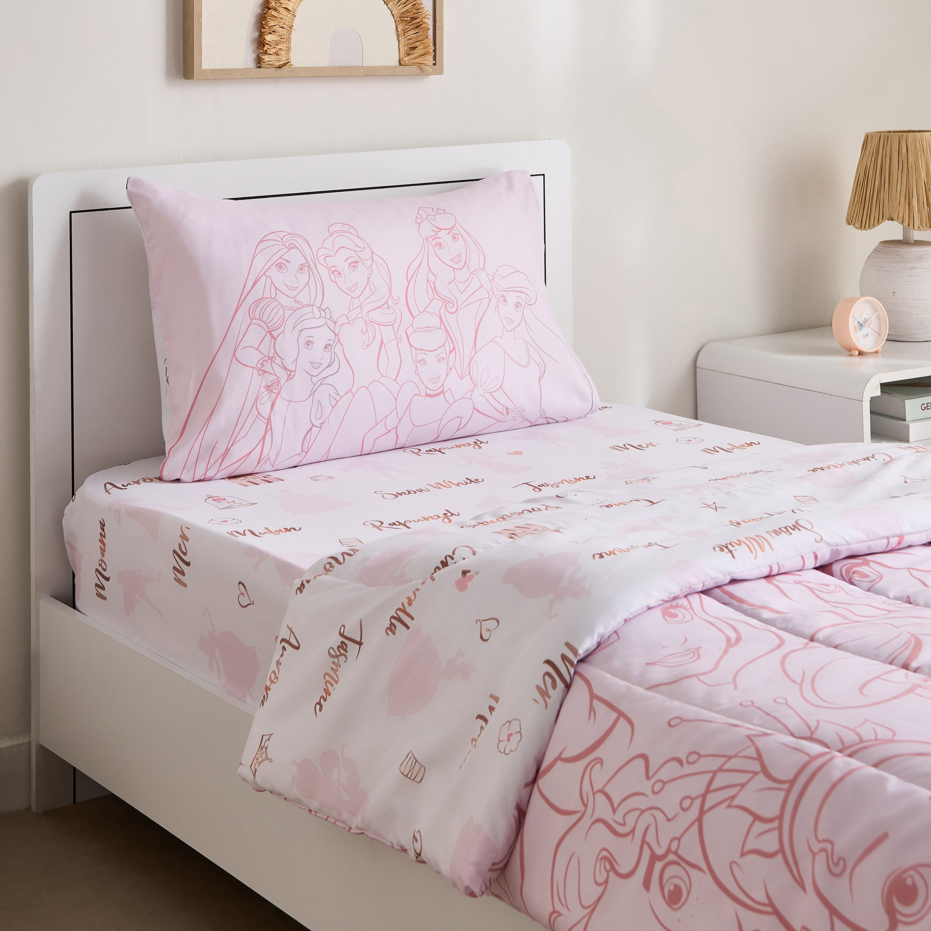 طقم لحاف فردي قطعتين بتصميم وجوه أميرات - 135x220 سم-hbxhomeware-hbxbedroom-image-1