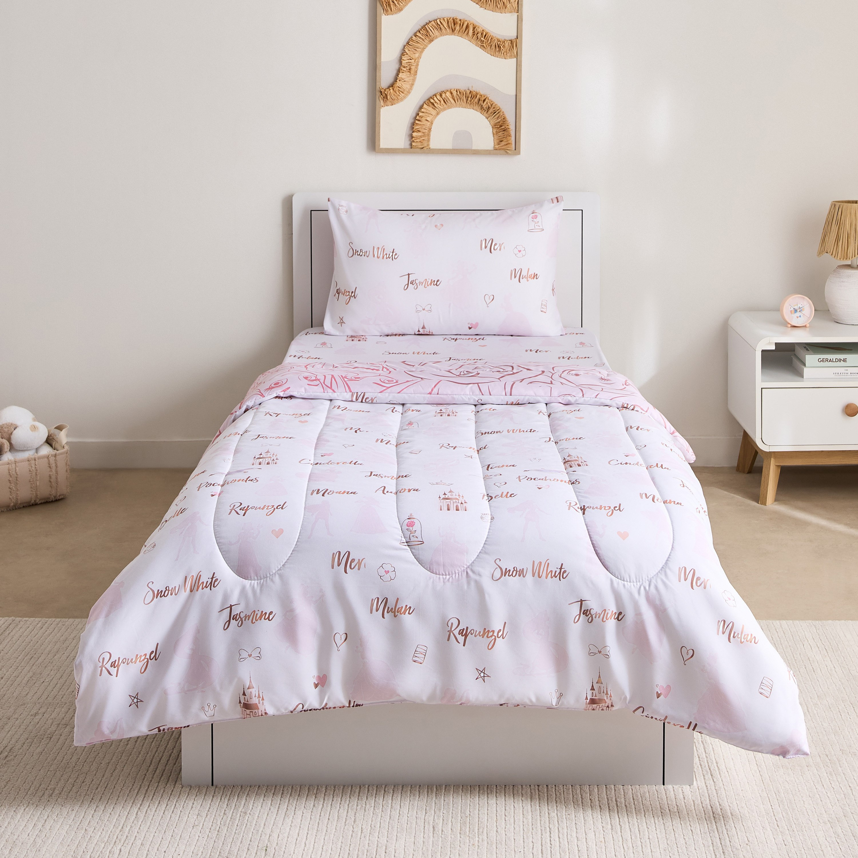 طقم لحاف فردي قطعتين بتصميم وجوه أميرات - 135x220 سم-hbxhomeware-hbxbedroom-image-4