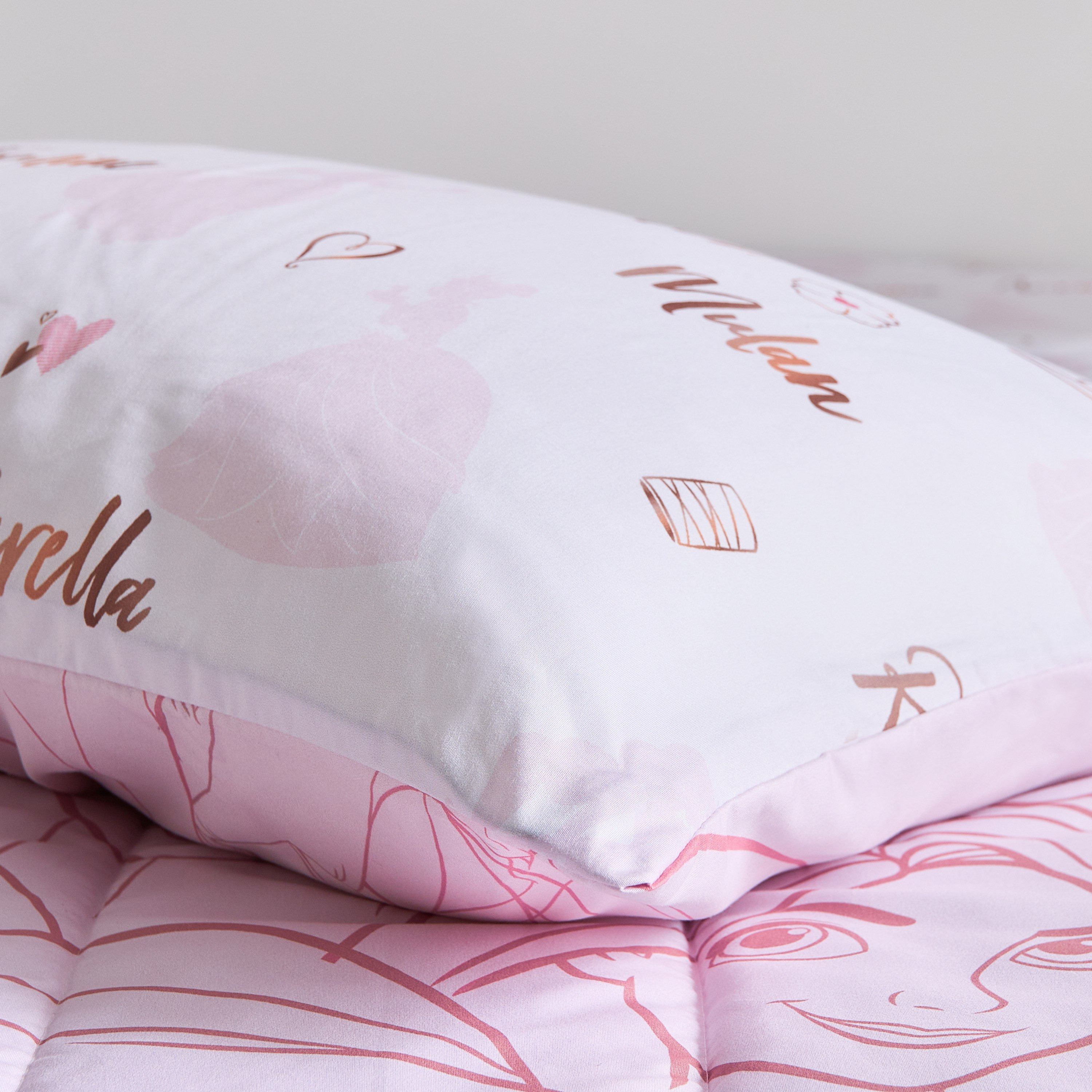 طقم لحاف فردي قطعتين بتصميم وجوه أميرات - 135x220 سم-hbxhomeware-hbxbedroom-image-8