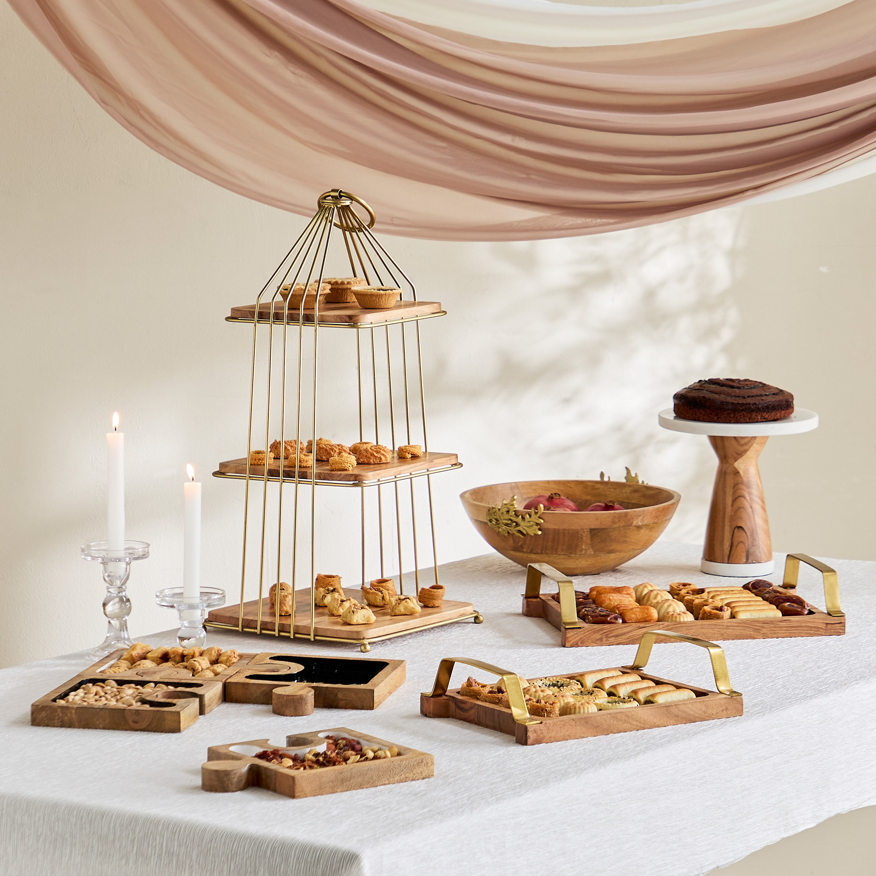 حامل كيك عمودي رخام مع قاعدة خشبية من نورديك - 21x21x21 سم-hbxdecorandfurnishings-tabletop-serveware-image-4