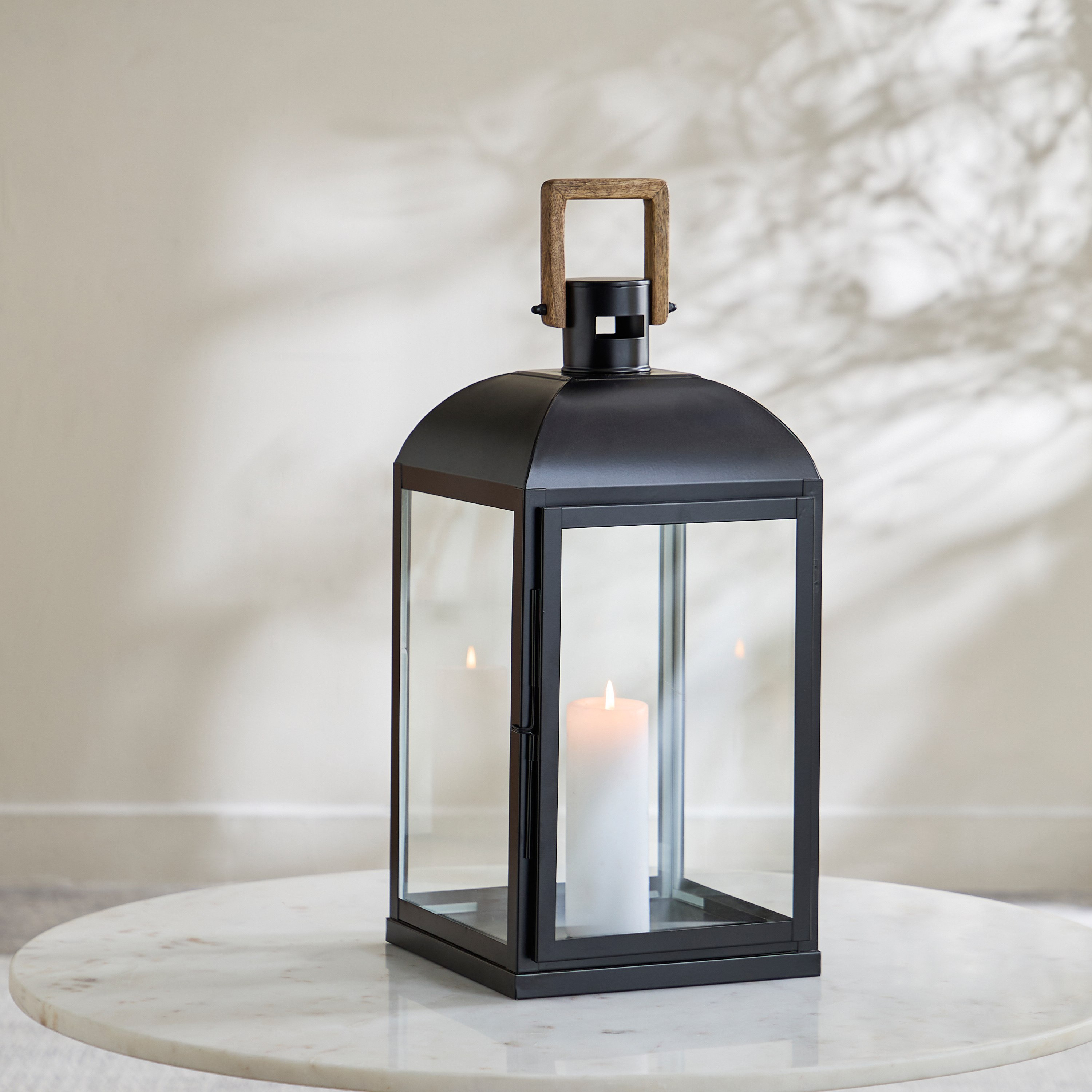 فانوس معدن بمقبض خشبي من ميلو - 23x23x48 سم-hbxdecorandfurnishings-homeaccessories-lanterns-image-1