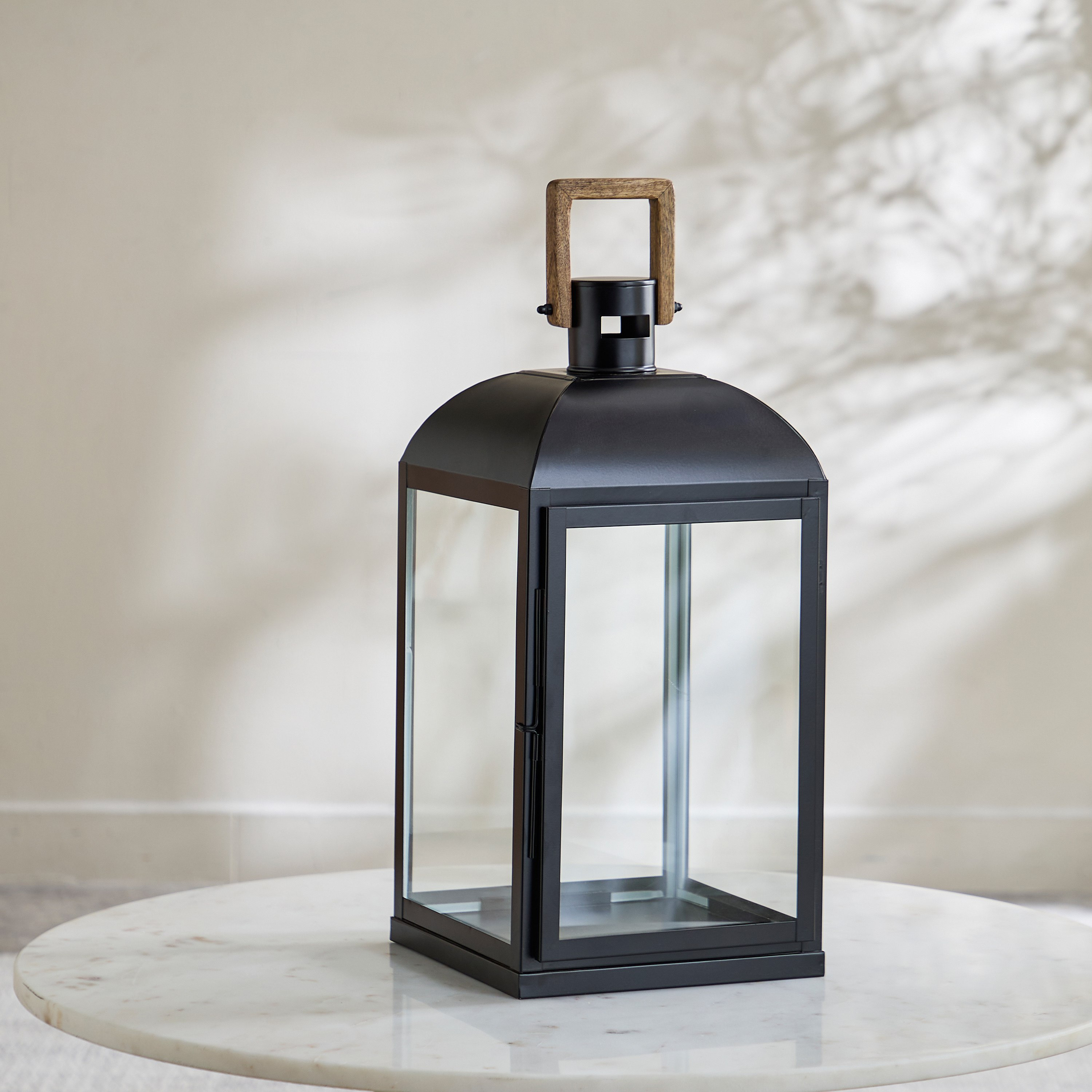 فانوس معدن بمقبض خشبي من ميلو - 23x23x48 سم-hbxdecorandfurnishings-homeaccessories-lanterns-image-2