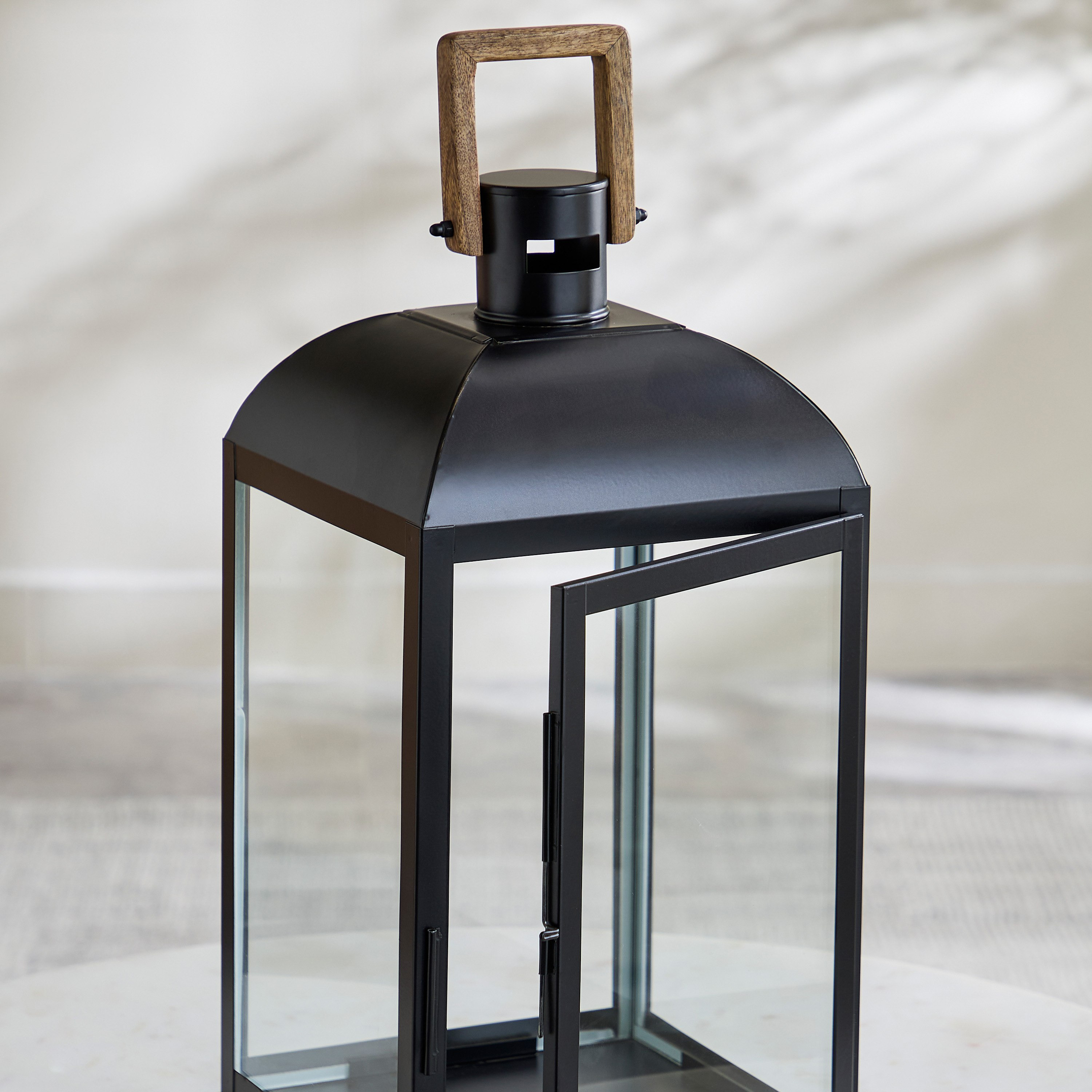 فانوس معدن بمقبض خشبي من ميلو - 23x23x48 سم-hbxdecorandfurnishings-homeaccessories-lanterns-image-3