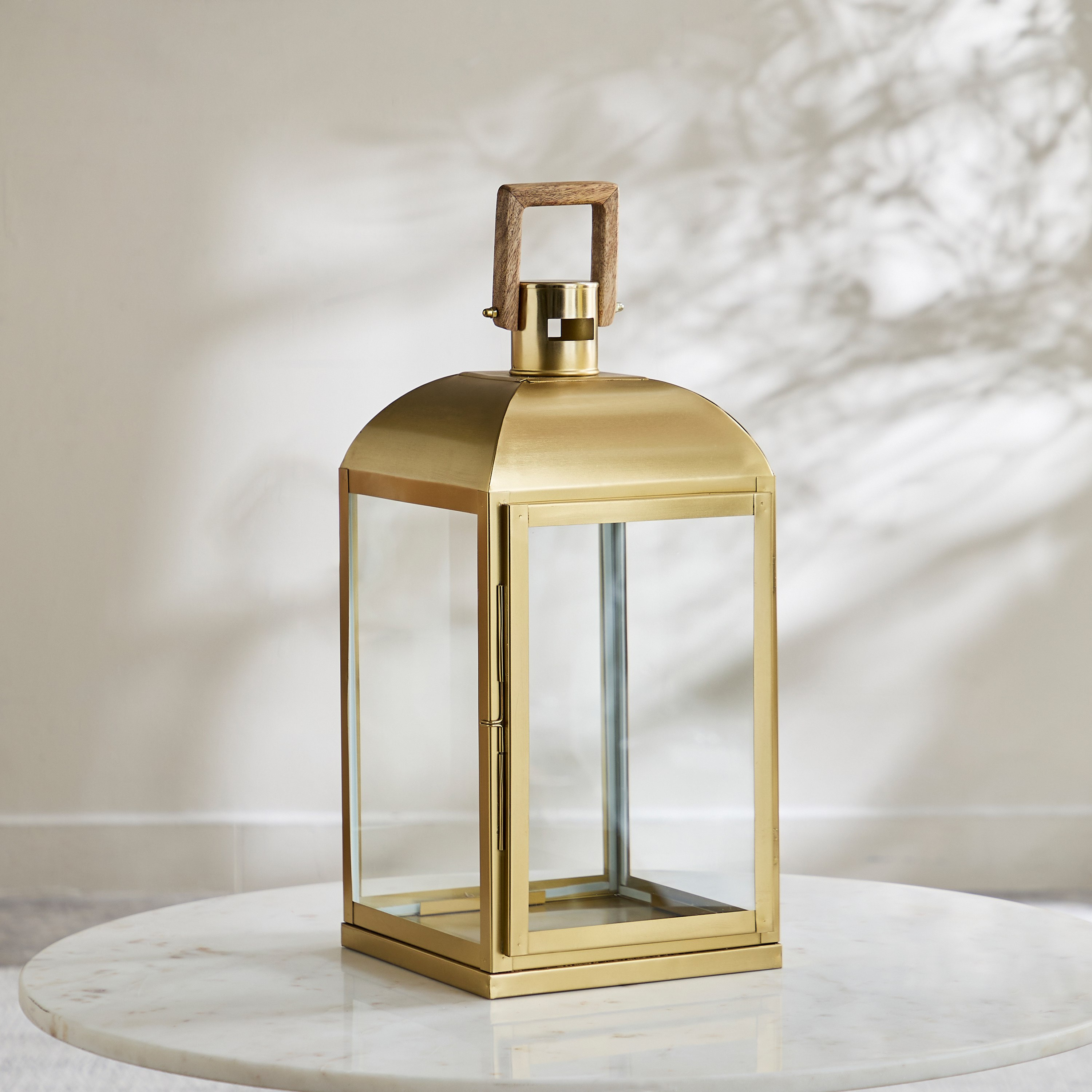 فانوس معدن بمقبض خشبي من ميلو - 23x23x48 سم-hbxdecorandfurnishings-homeaccessories-lanterns-image-2