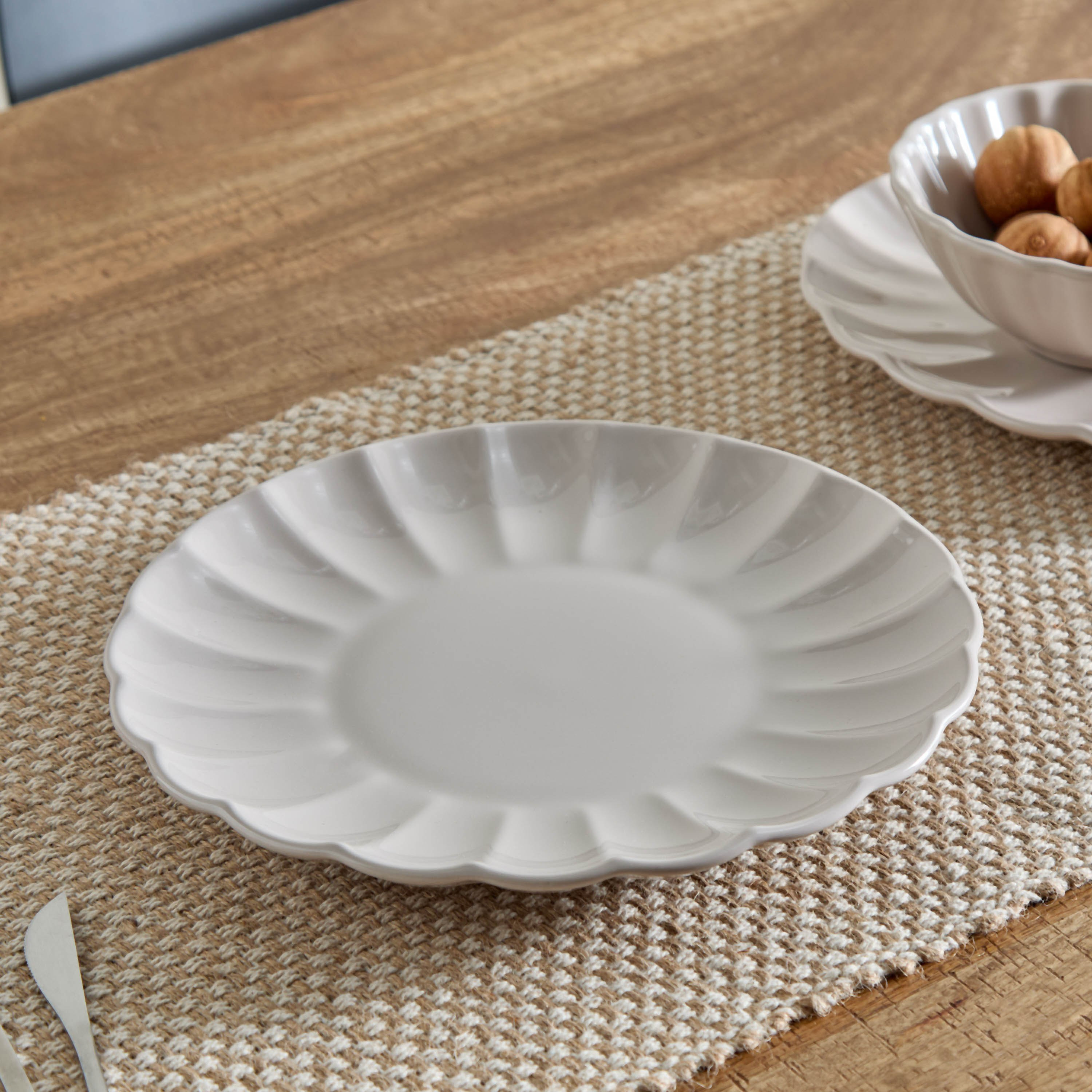 صحن عشاء صدفي من سيام - 27 سم-hbxdecorandfurnishings-tabletop-crockery-image-1