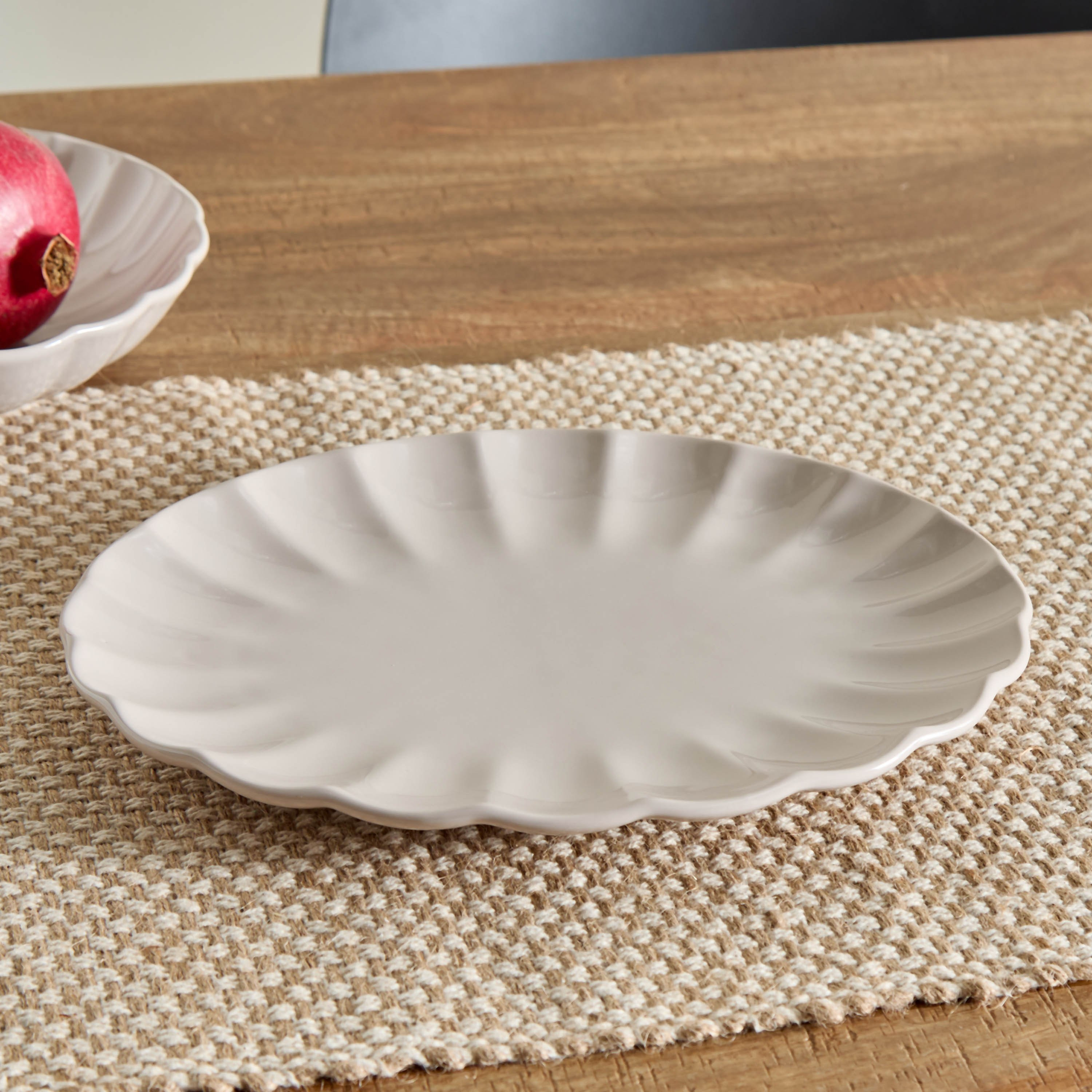 صحن تقديم سكالوب من الفخار من سيام - 28.5 سم-hbxdecorandfurnishings-tabletop-serveware-image-1