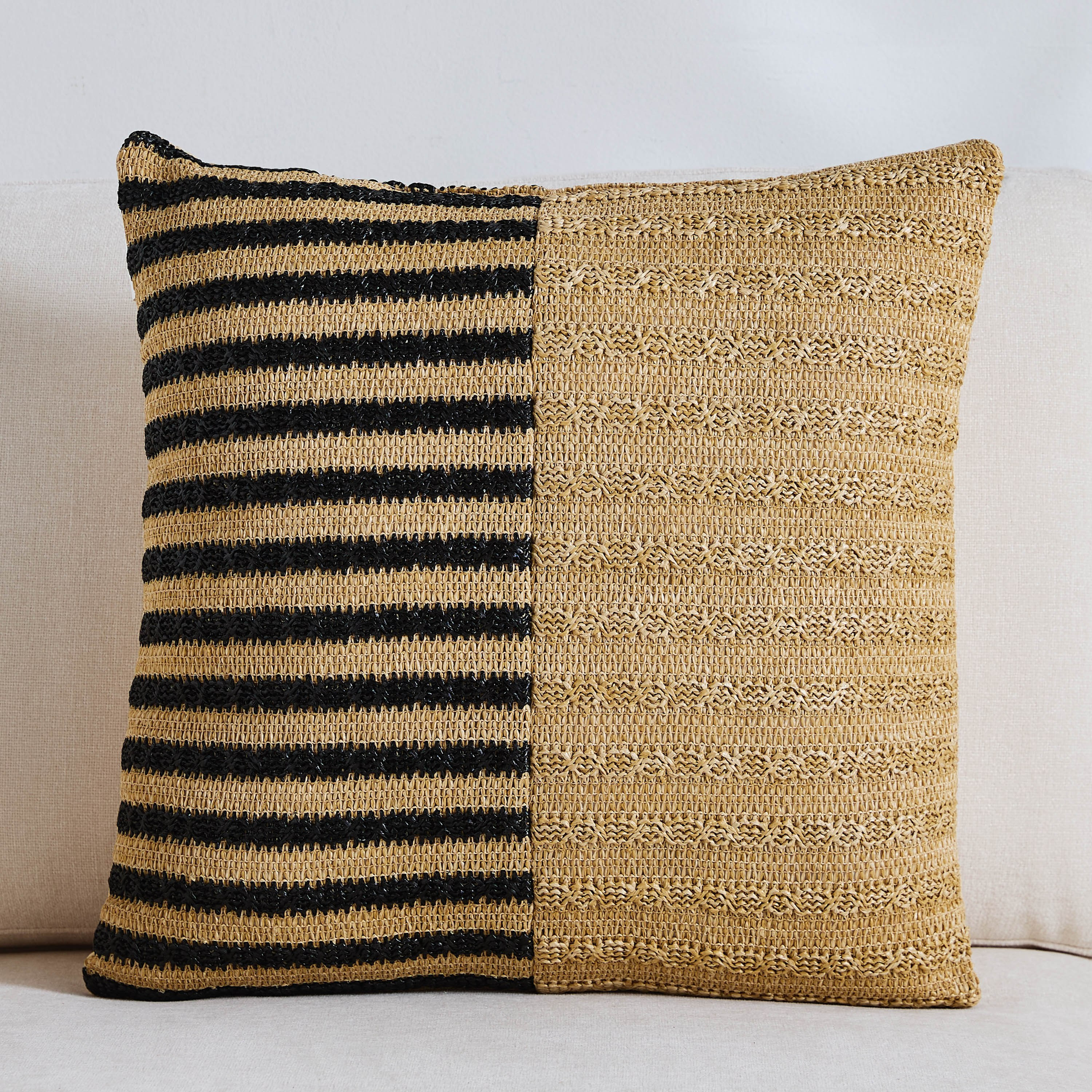 وسادة محشوة بخطوط من صن شيد - 45×45 سم-hbxlivingroom-furnishings-cushionsandcovers-filledcushions-image-1