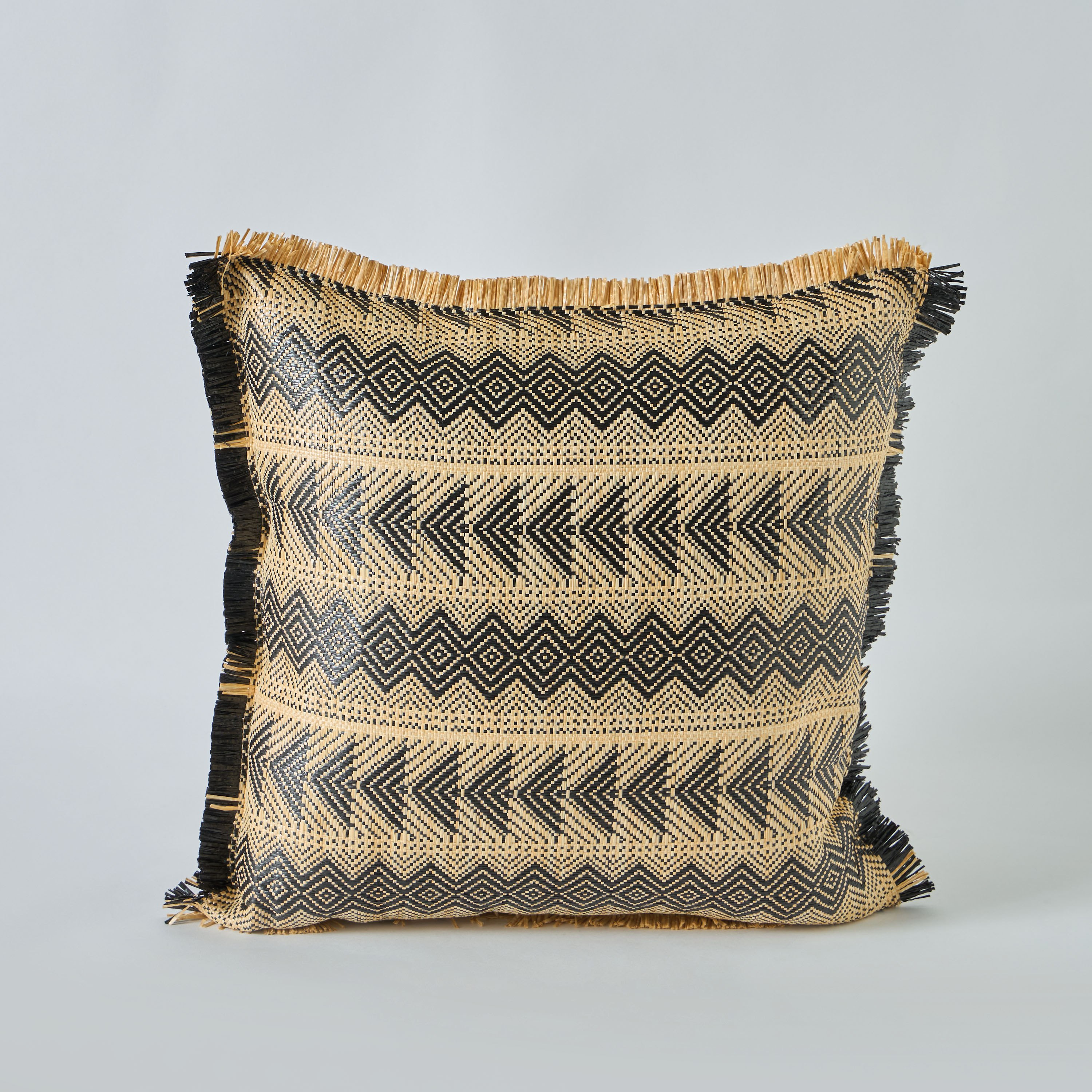 وسادة محشوة ثلاثية الشكل من صن شيد - 45x45 سم-hbxlivingroom-furnishings-cushionsandcovers-filledcushions-image-5