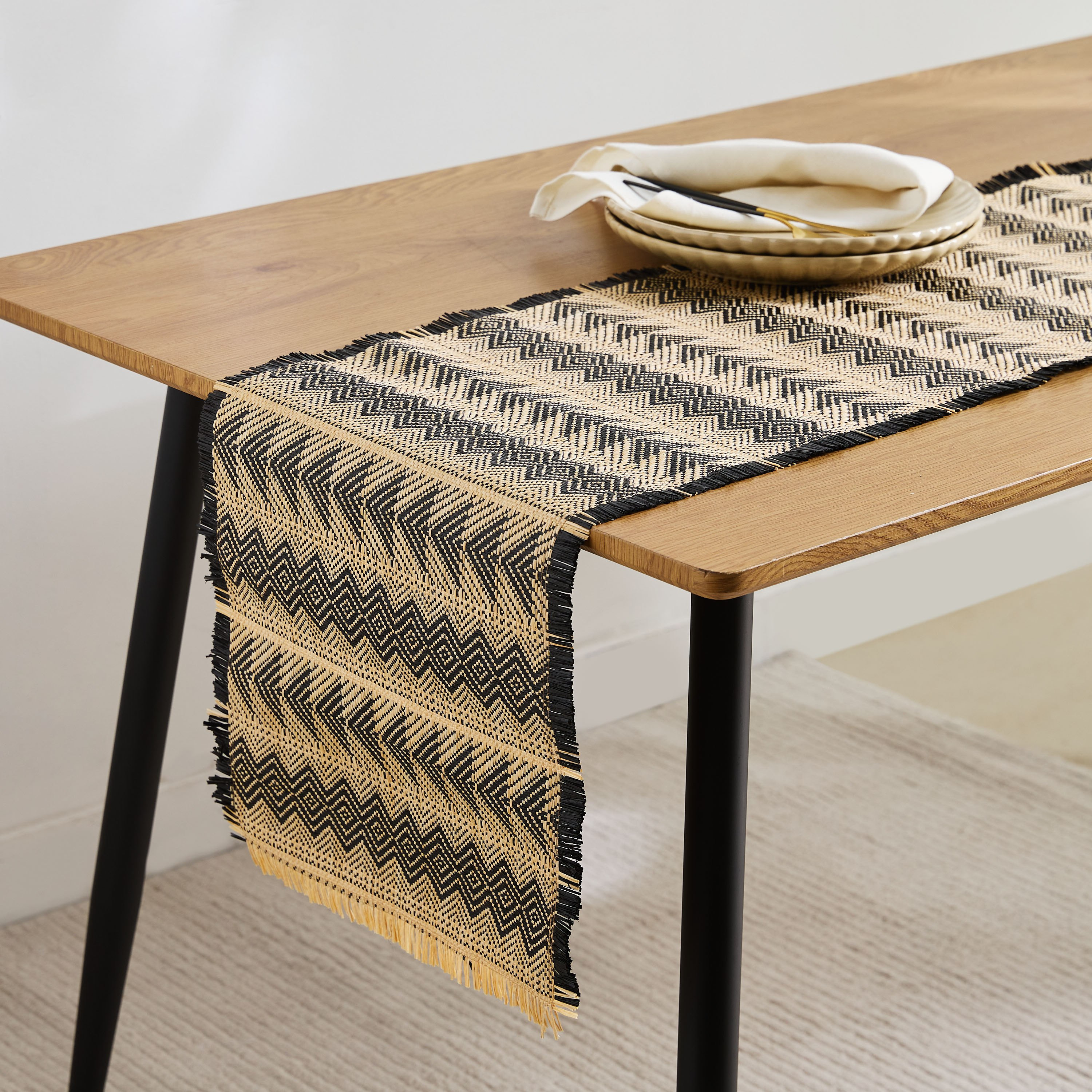 مفرش طاولة تراي من صن شيد - 30×150 سم-hbxdecorandfurnishings-homefurnishings-tablelinens-image-1