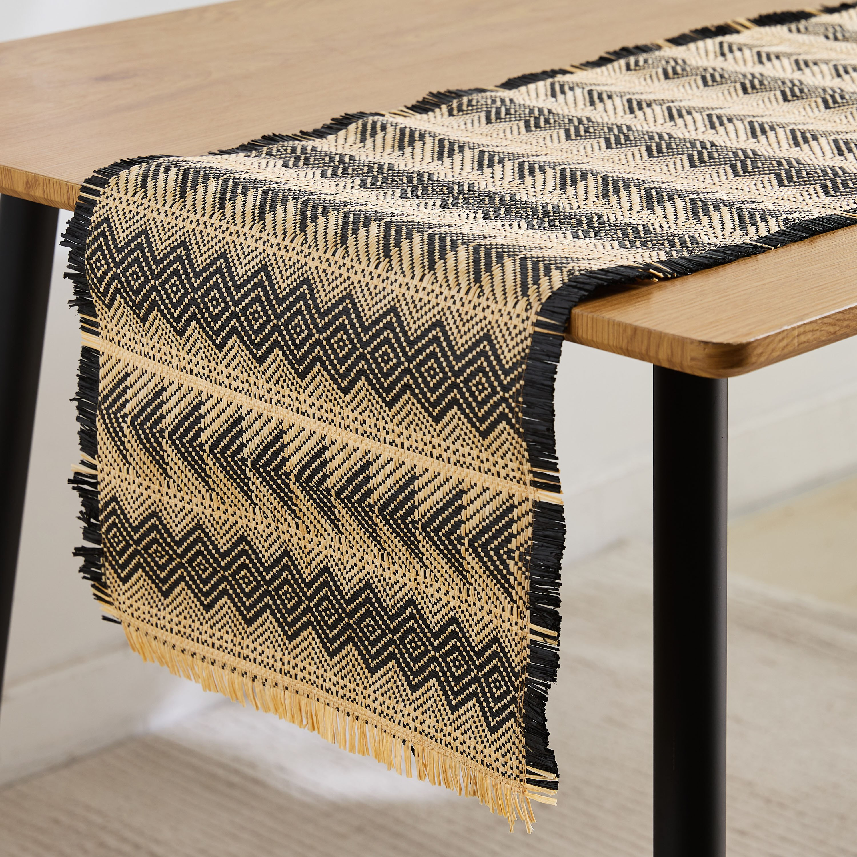 مفرش طاولة تراي من صن شيد - 30×150 سم-hbxdecorandfurnishings-homefurnishings-tablelinens-image-3