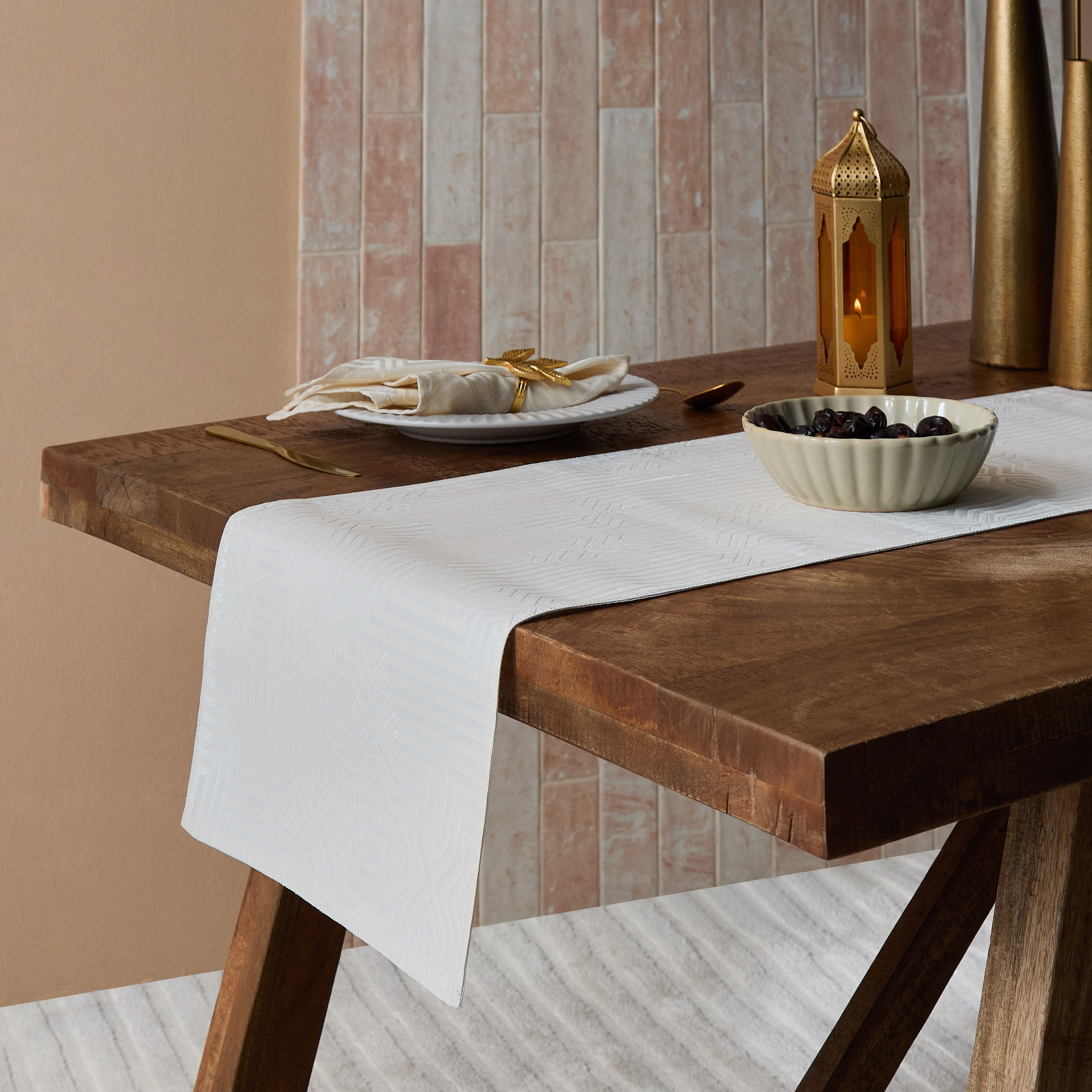 مفرش طاولة جاكار ميراج من سكاي لاين - 33x180 سم-hbxdecorandfurnishings-homefurnishings-tablelinens-image-1