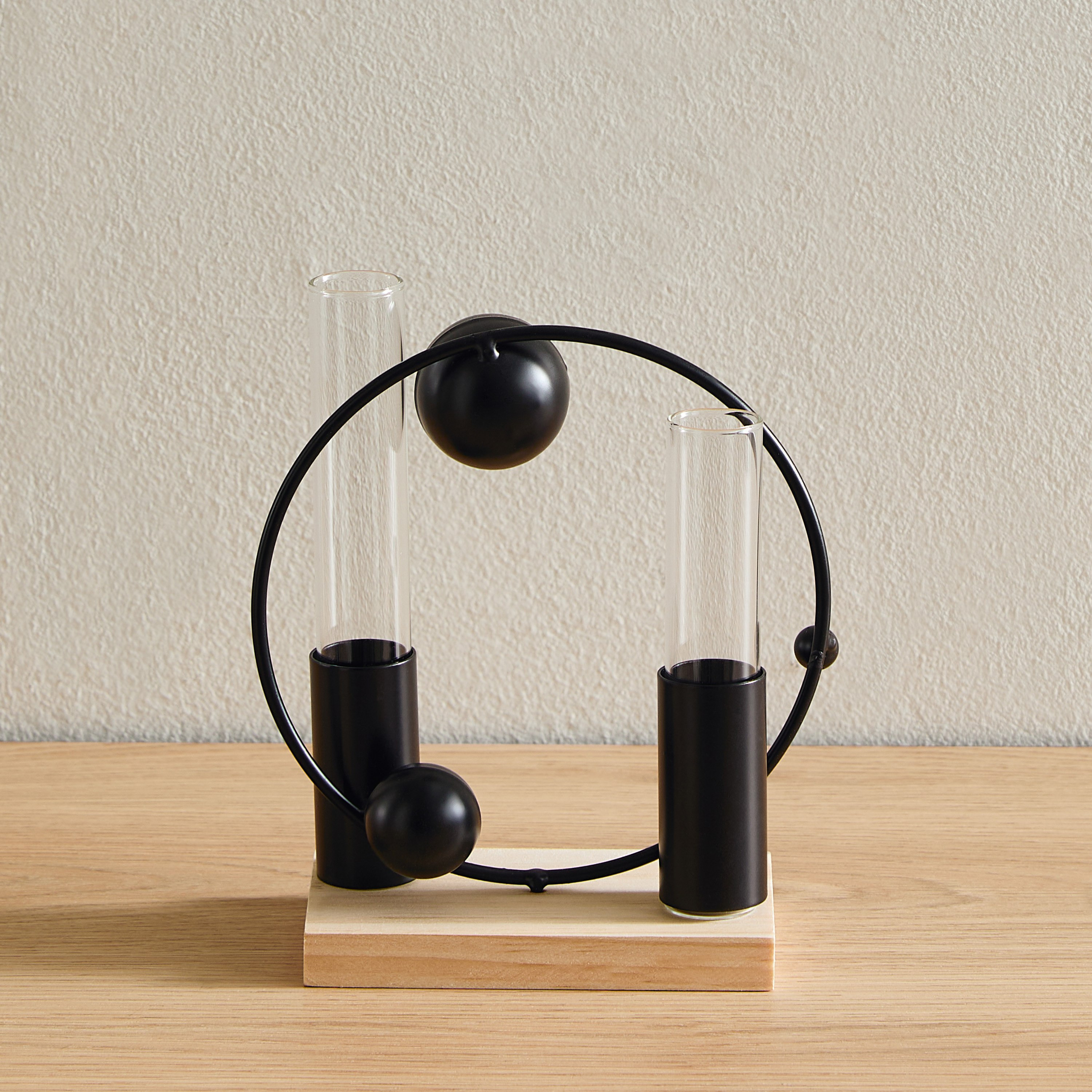 مزهرية زجاج مع حامل معدن من وادي-hbxhomeware-homedecor-figurinesandornaments-image-2
