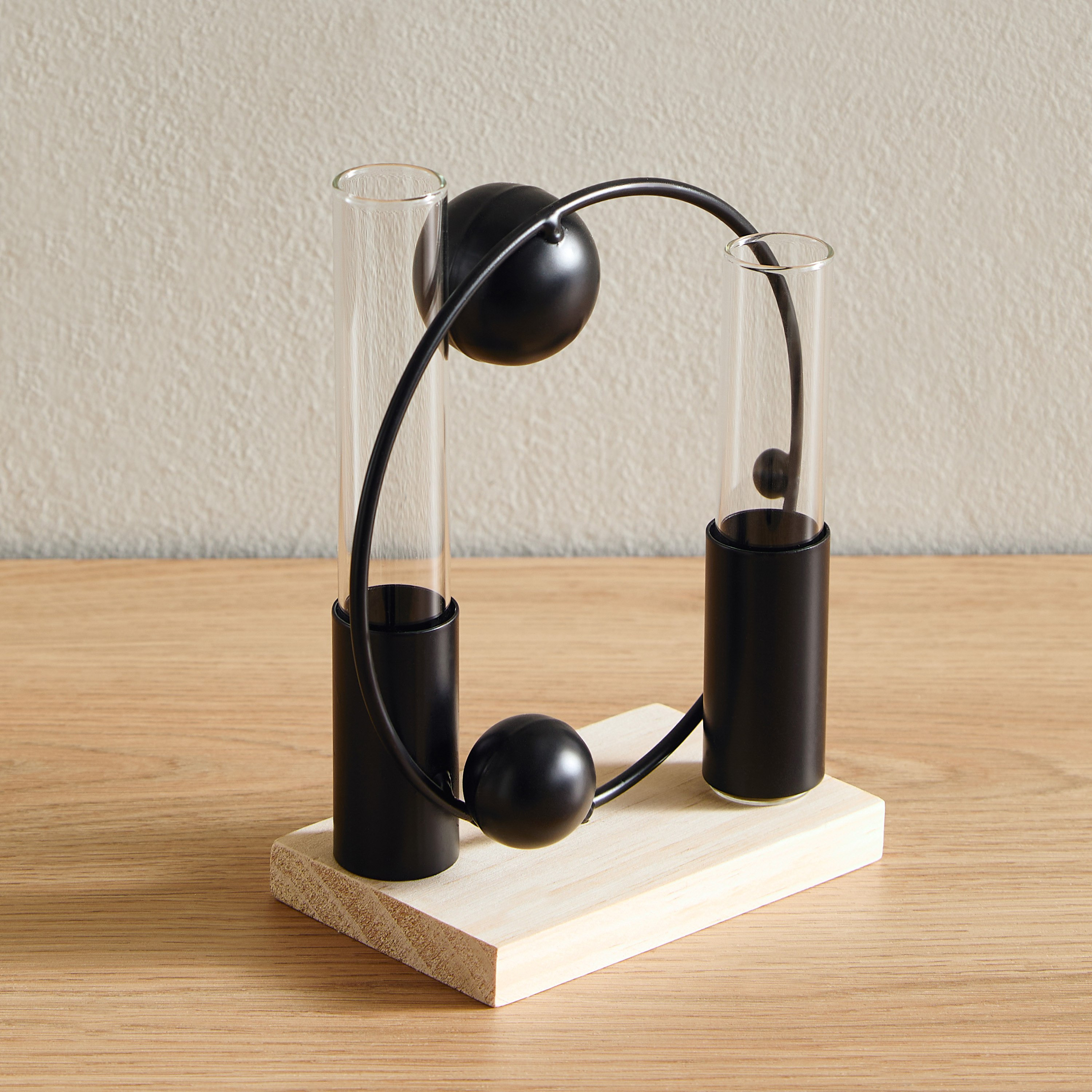 مزهرية زجاج مع حامل معدن من وادي-hbxhomeware-homedecor-figurinesandornaments-image-5