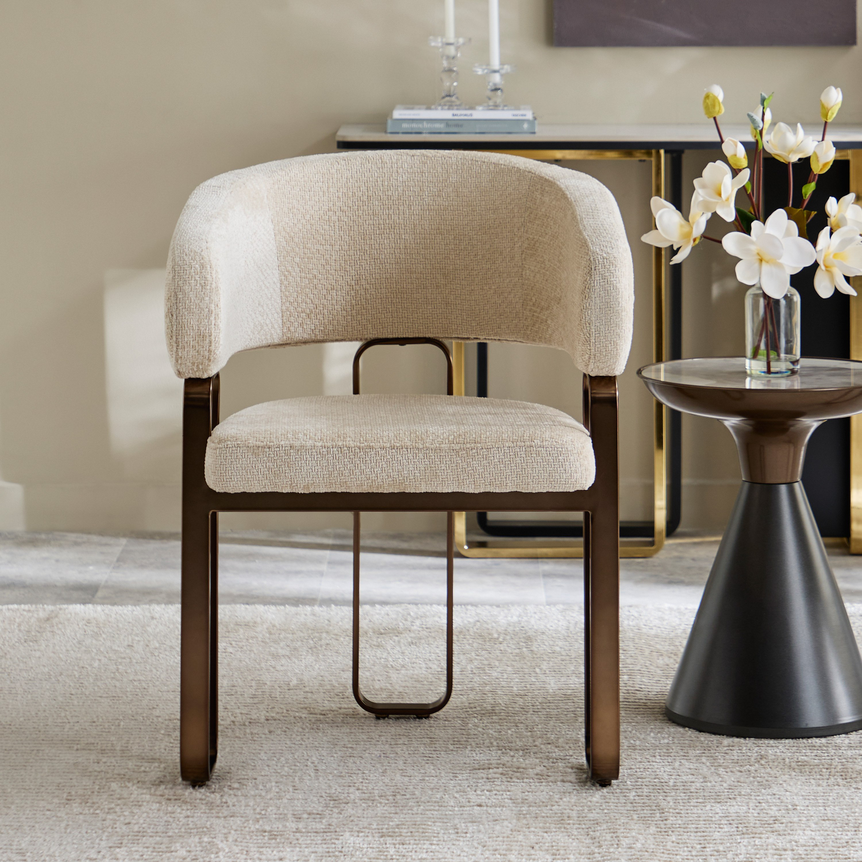 كرسي مزين قماش من بيلي-hbxlivingroom-sofasandarmchairs-sofas-image-2