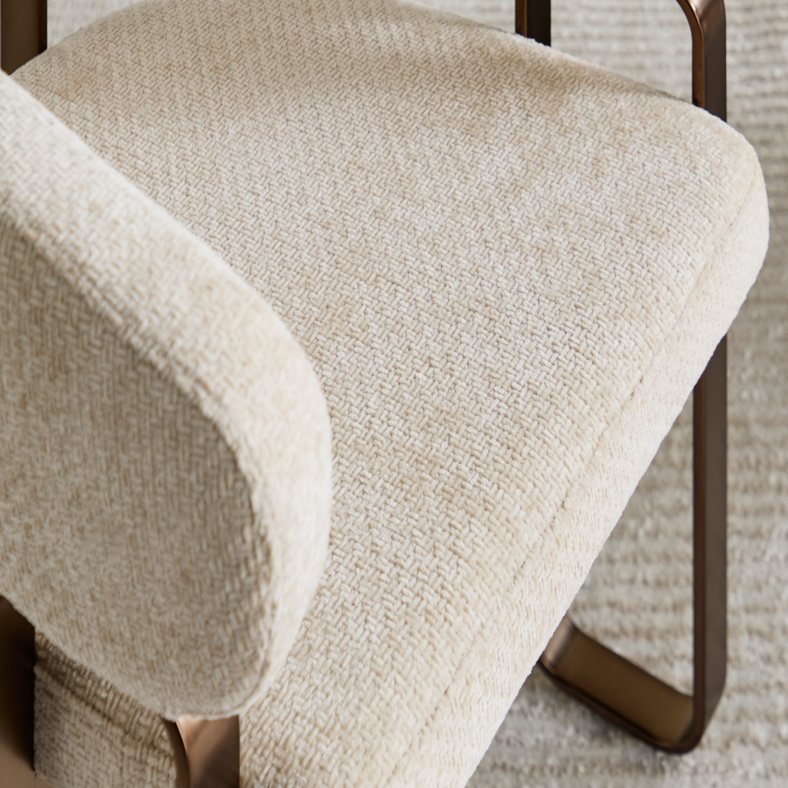 كرسي مزين قماش من بيلي-hbxlivingroom-sofasandarmchairs-sofas-image-5