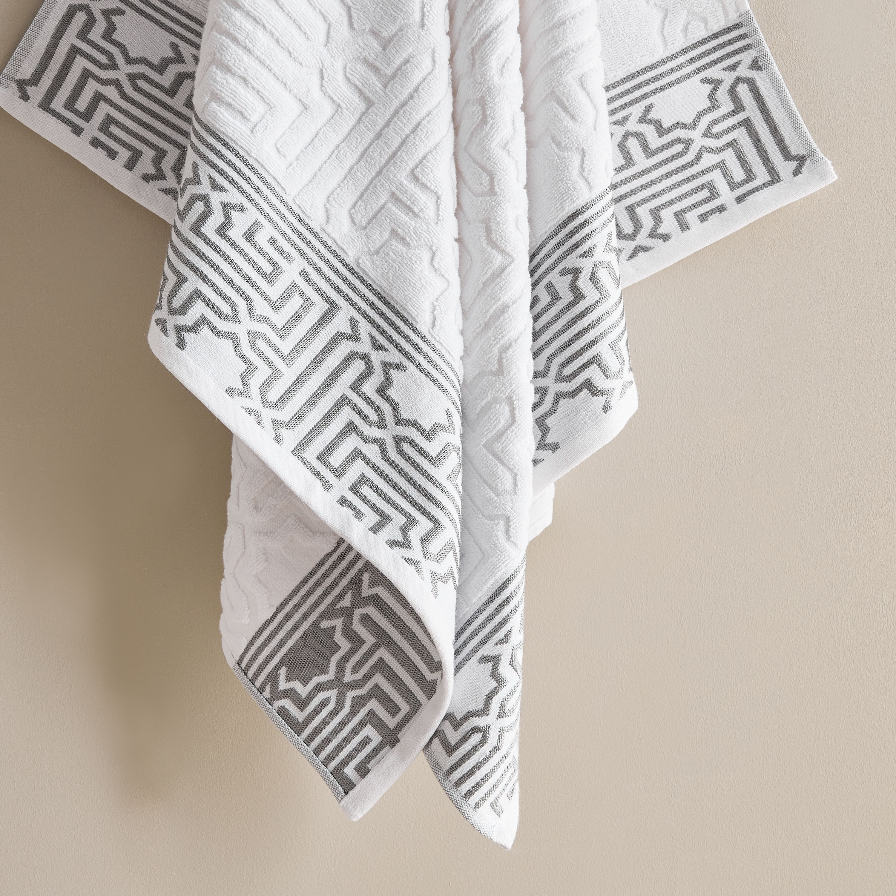 Skyline Mirage Lurex Patterned Cotton Bath Sheet - 80x150 cm-hbxbathroom-bathroomtextiles-image-3