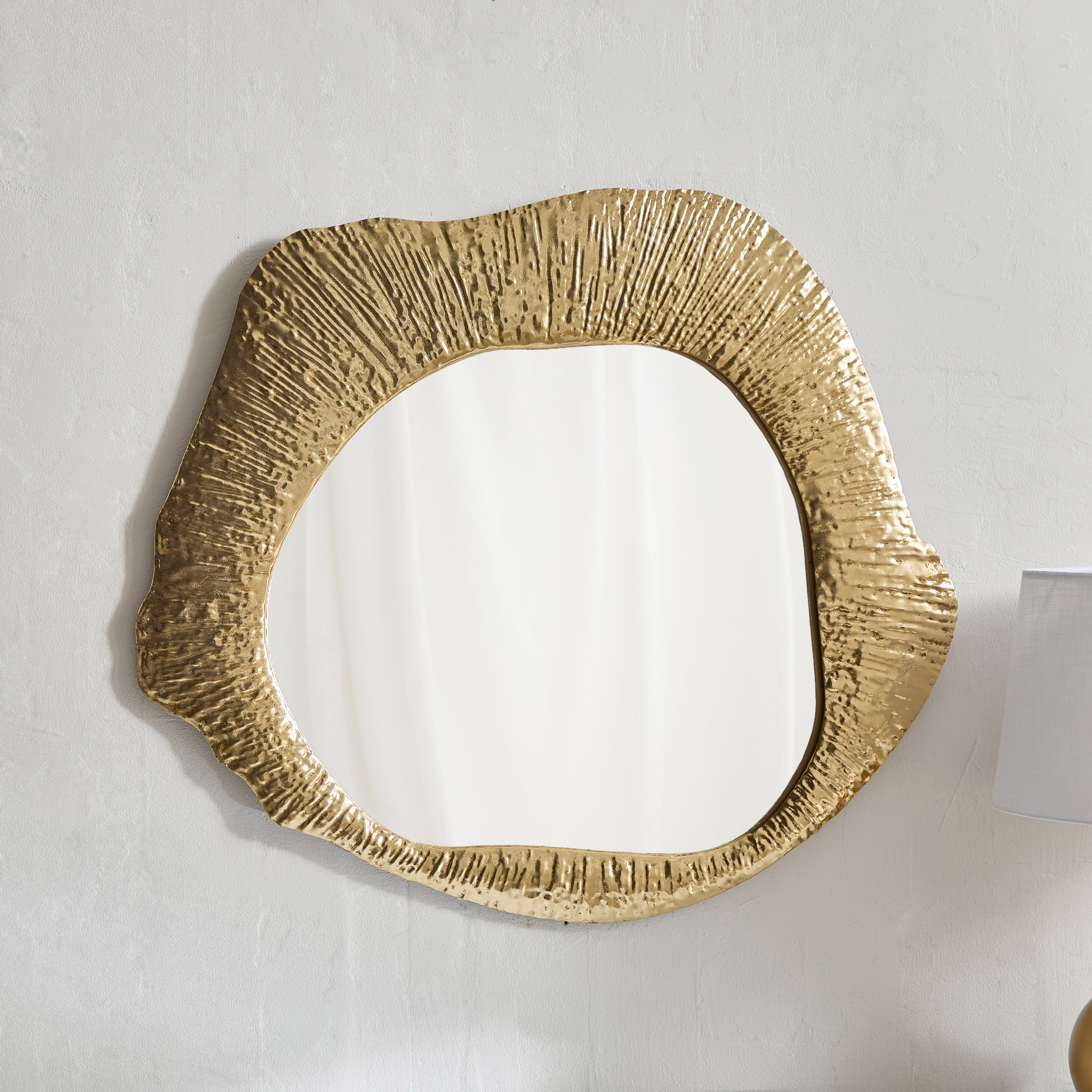 مرآة حائط معدن بتصميم مبتكر كابري من بيرسي - 66x74x3 سم-hbxhomeware-hbxdecorandfurnishings-image-2