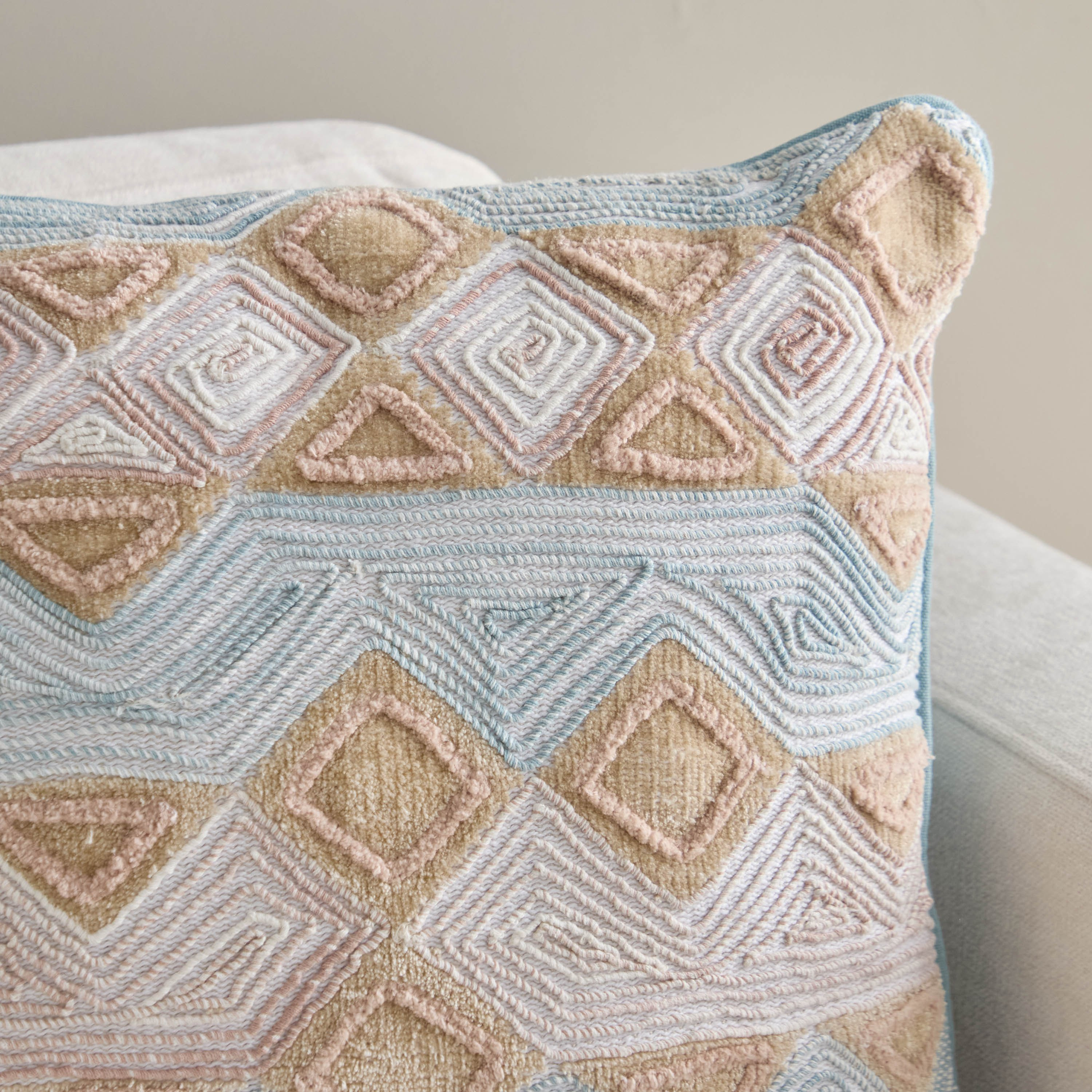 وسادة جاكار محشوة فاريا شينيل دوري من وارم أويسيس - 50x50 سم-hbxlivingroom-furnishings-cushionsandcovers-filledcushions-image-2