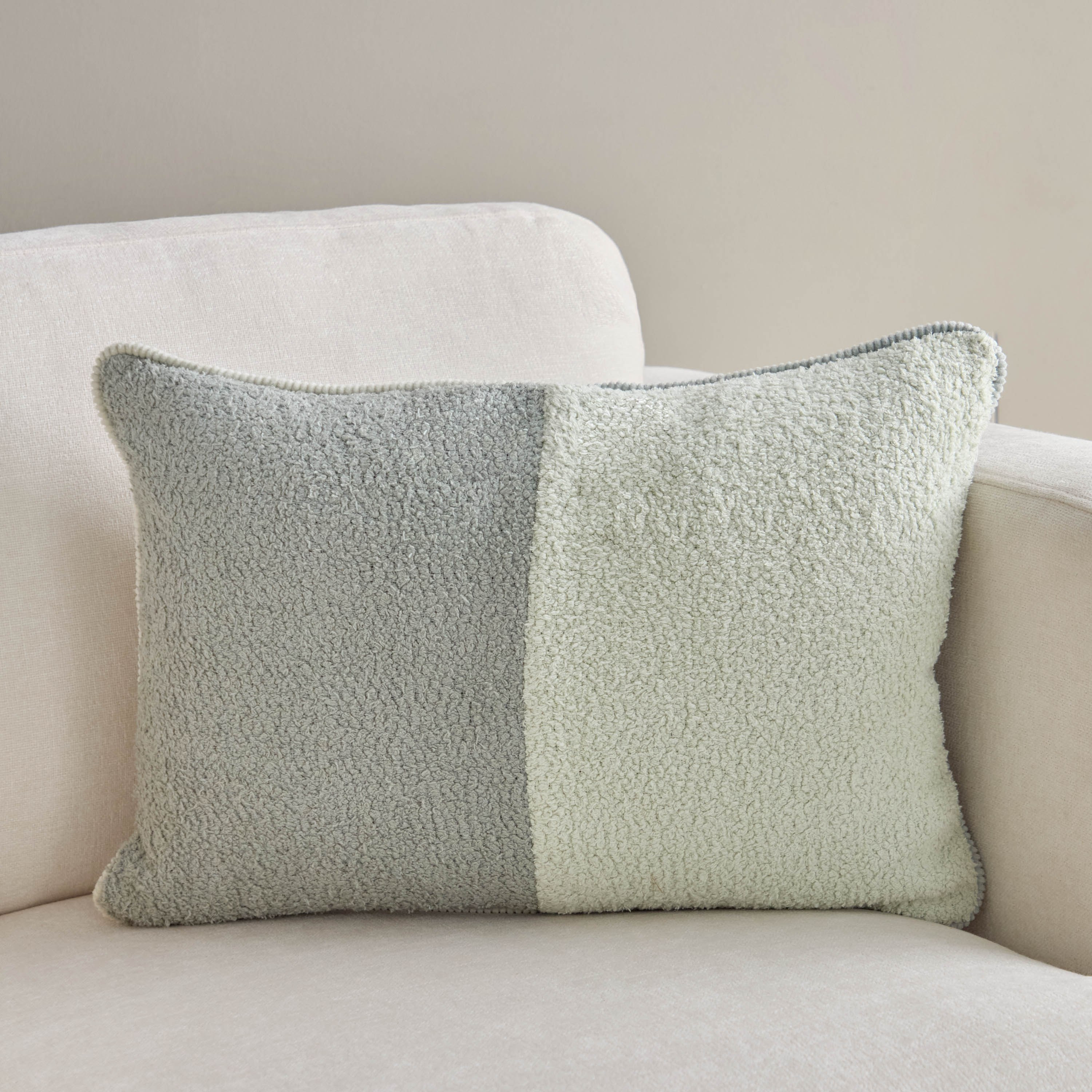 وسادة نصف محشوة ونصف شنيل فاريا من وارم أوسيس - 35×50 سم-hbxlivingroom-furnishings-cushionsandcovers-filledcushions-image-1