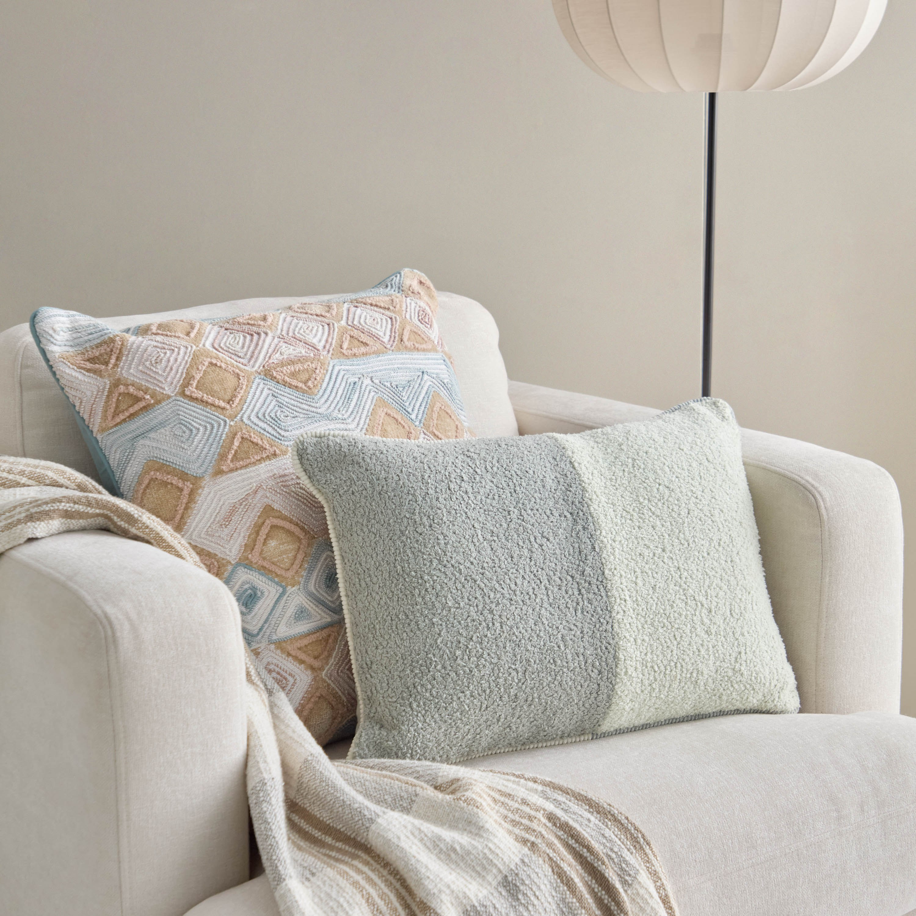 وسادة نصف محشوة ونصف شنيل فاريا من وارم أوسيس - 35×50 سم-hbxlivingroom-furnishings-cushionsandcovers-filledcushions-image-4